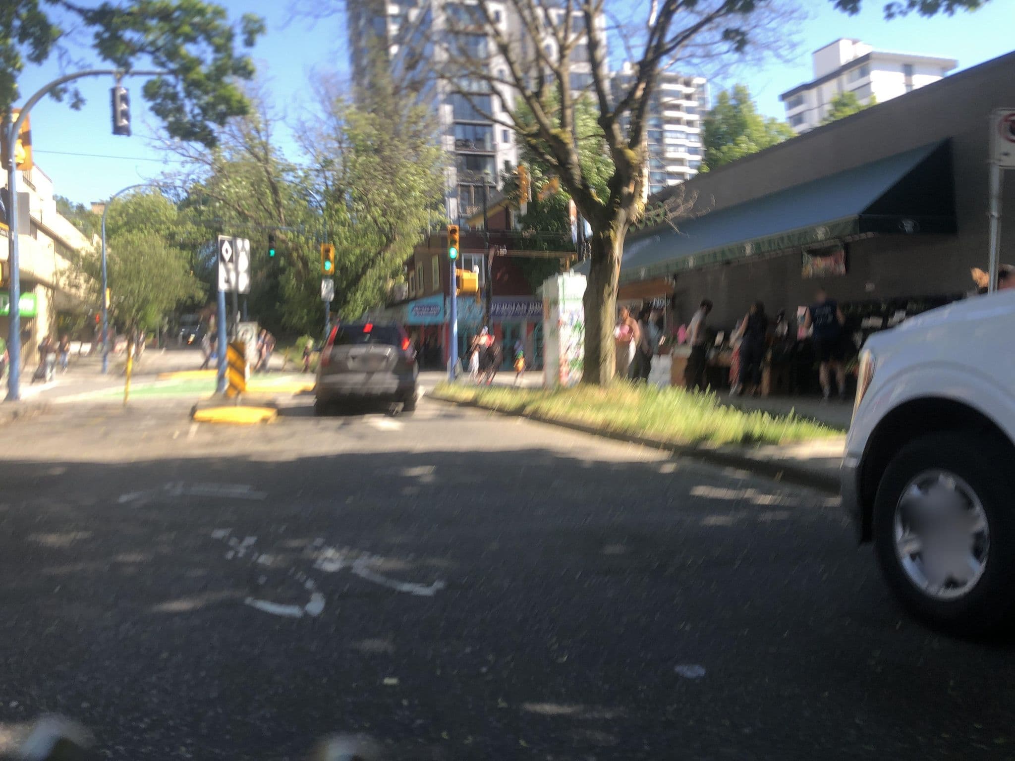 Street view near The Como Hotel, English Bay — © Heen (CC BY-SA · Mapillary)