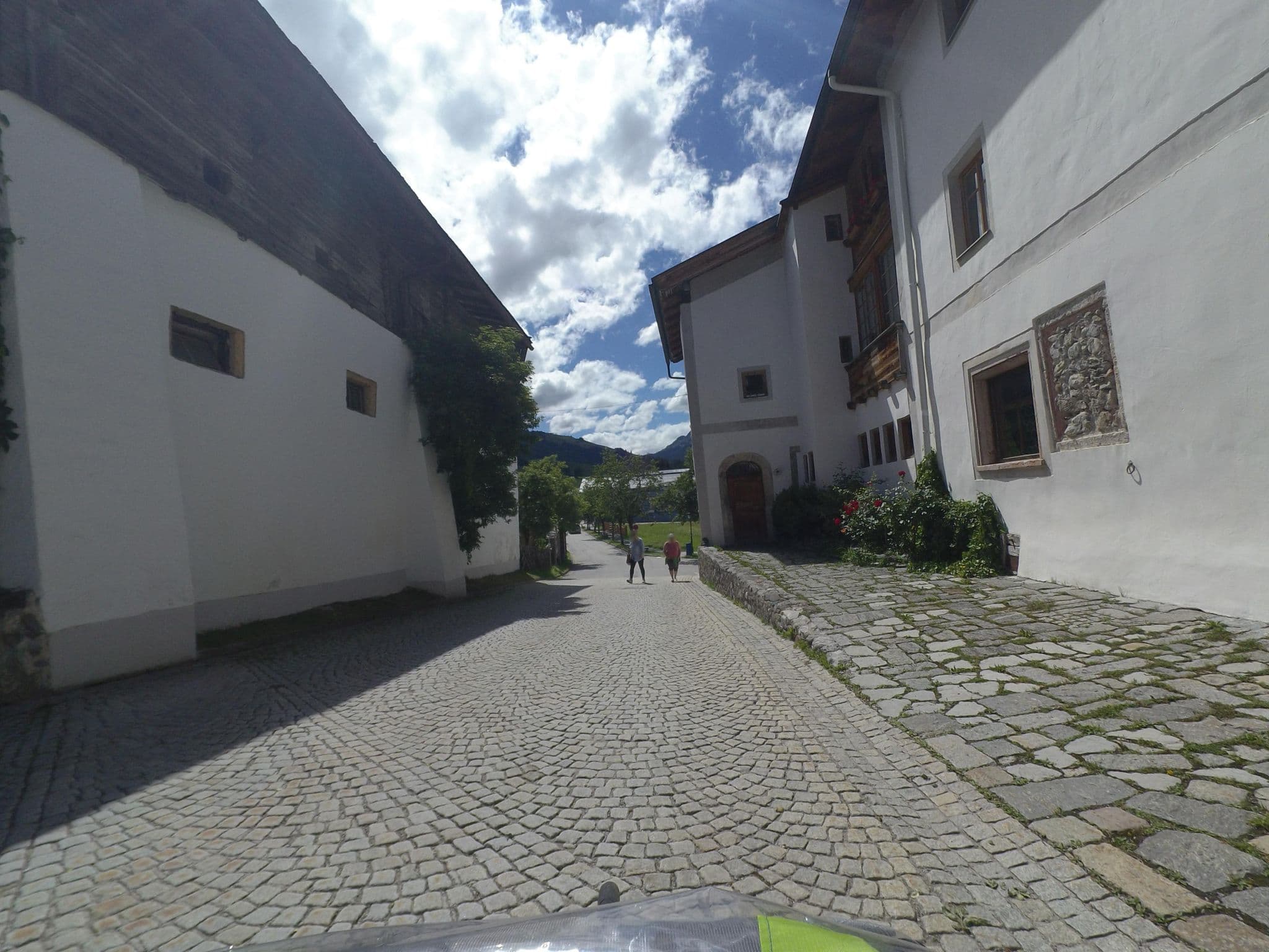Street view near Hotel & Gourmetwirtshaus Kirchenwirt seit 1326, Saalfelden am Steinernen Meer — © schermy_at (CC BY-SA · Mapillary)
