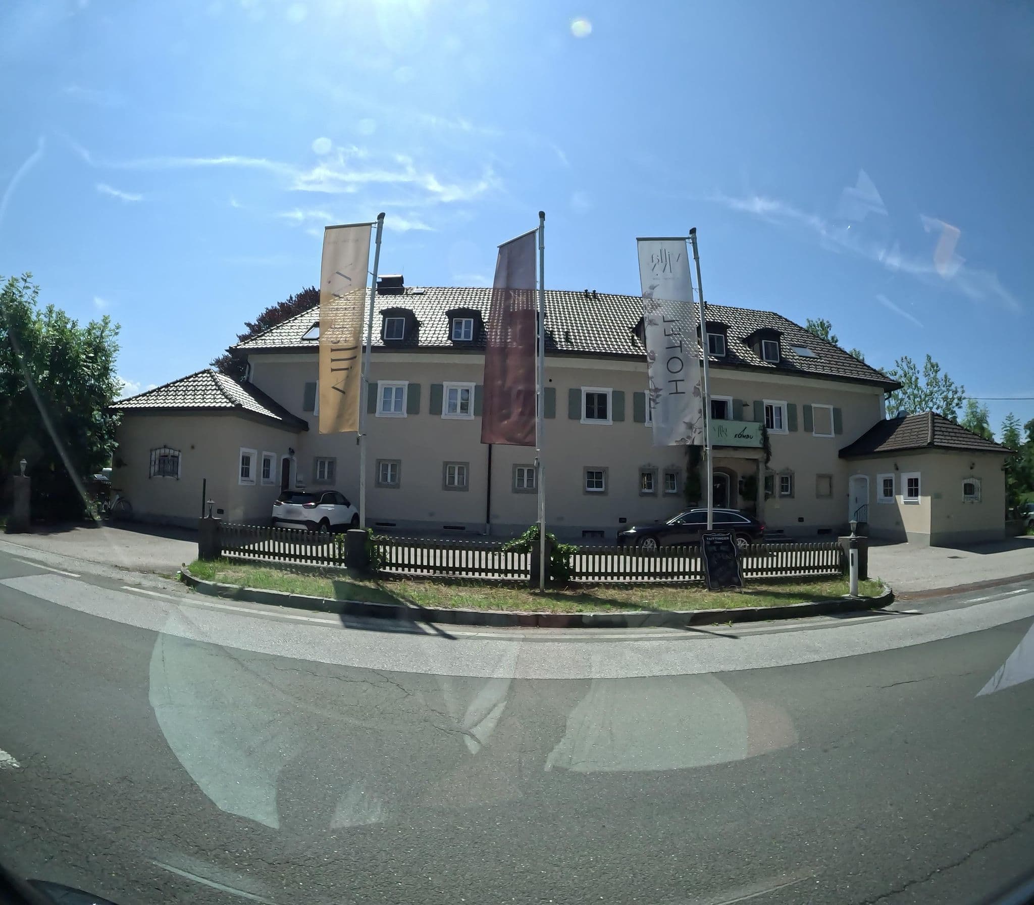 Street view near Numa I Ivy Rooms, Anif — © erias (CC BY-SA · Mapillary)