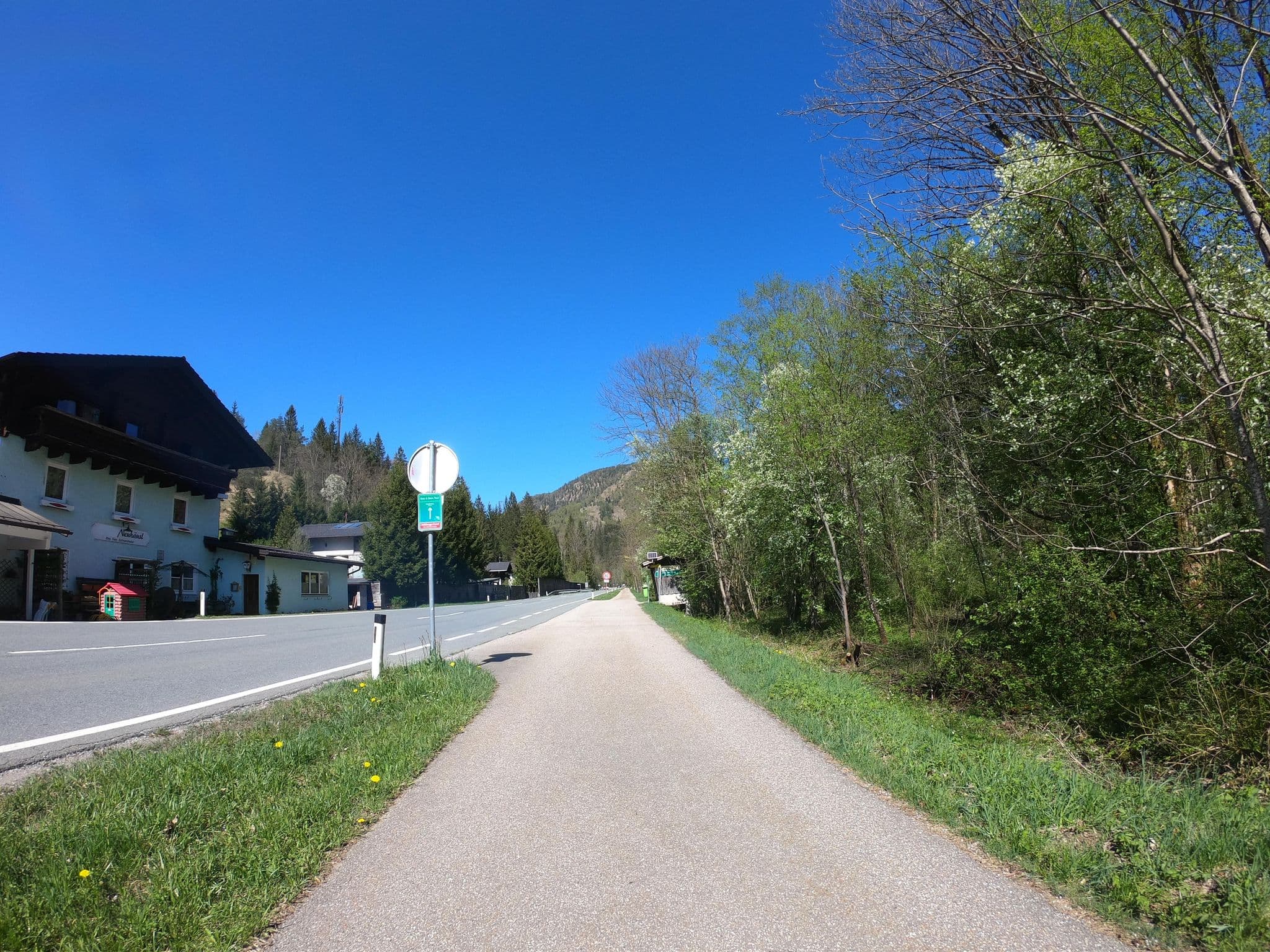 Street view near Gasthaus Neuhäusl, Habach — © flansch (CC BY-SA · Mapillary)