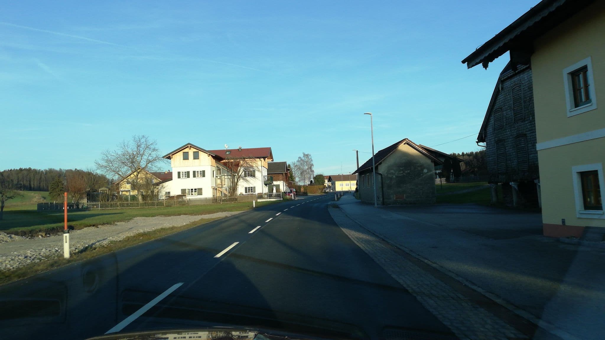 Street view near Gasthof Wengler, Ostermiething — © gzin (CC BY-SA · Mapillary)