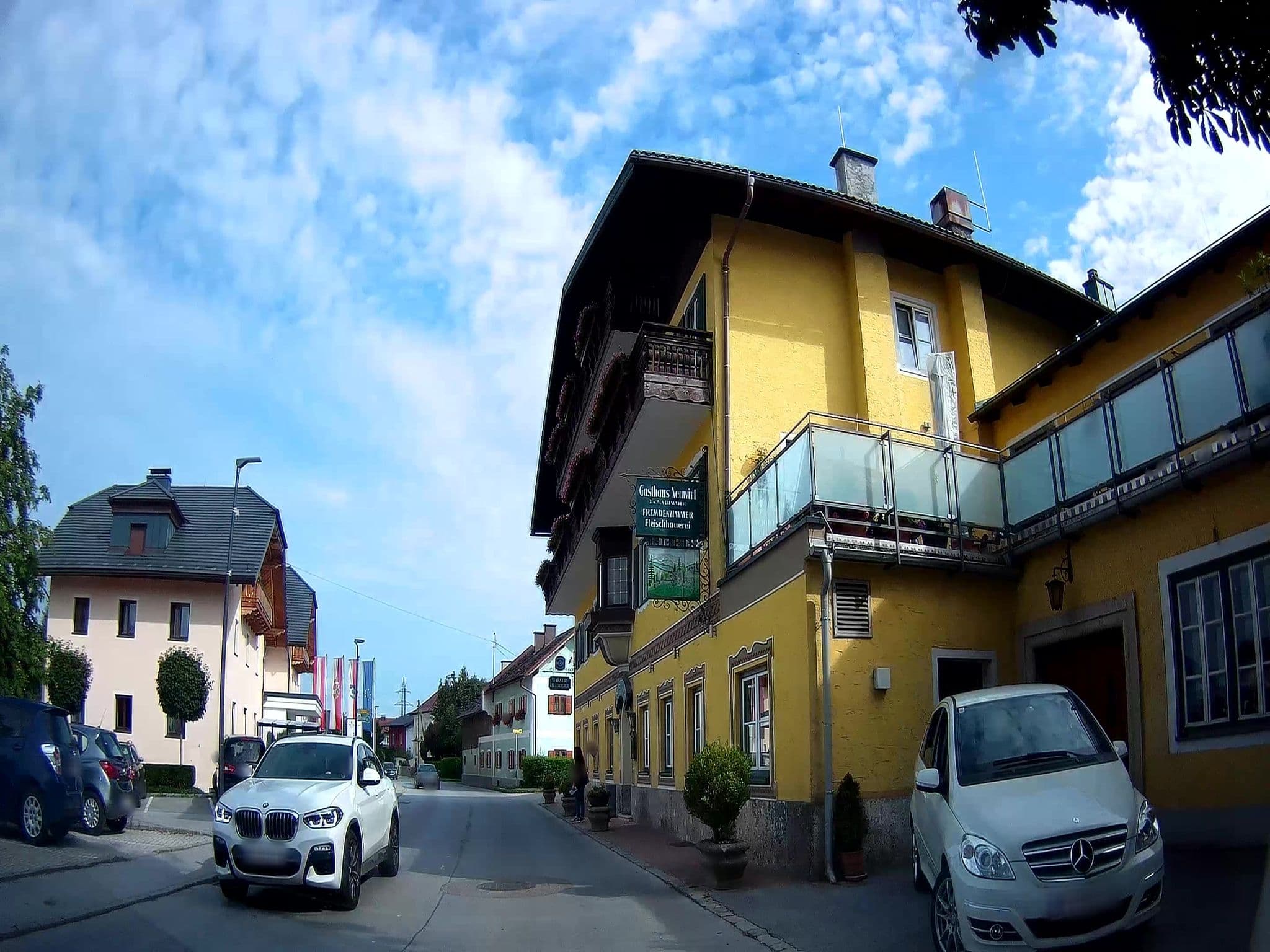Street view near Gasthof Neuwirt, Walserfeld — © fuchserl (CC BY-SA · Mapillary)