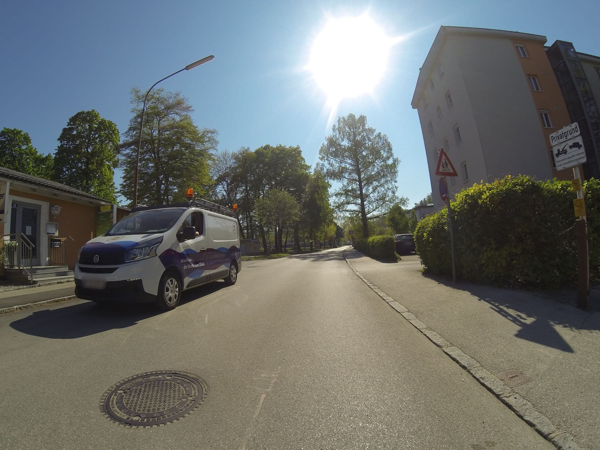 Street view near Elli's Schmankerlstube, Gmunden — © johebi (CC BY-SA · Mapillary)