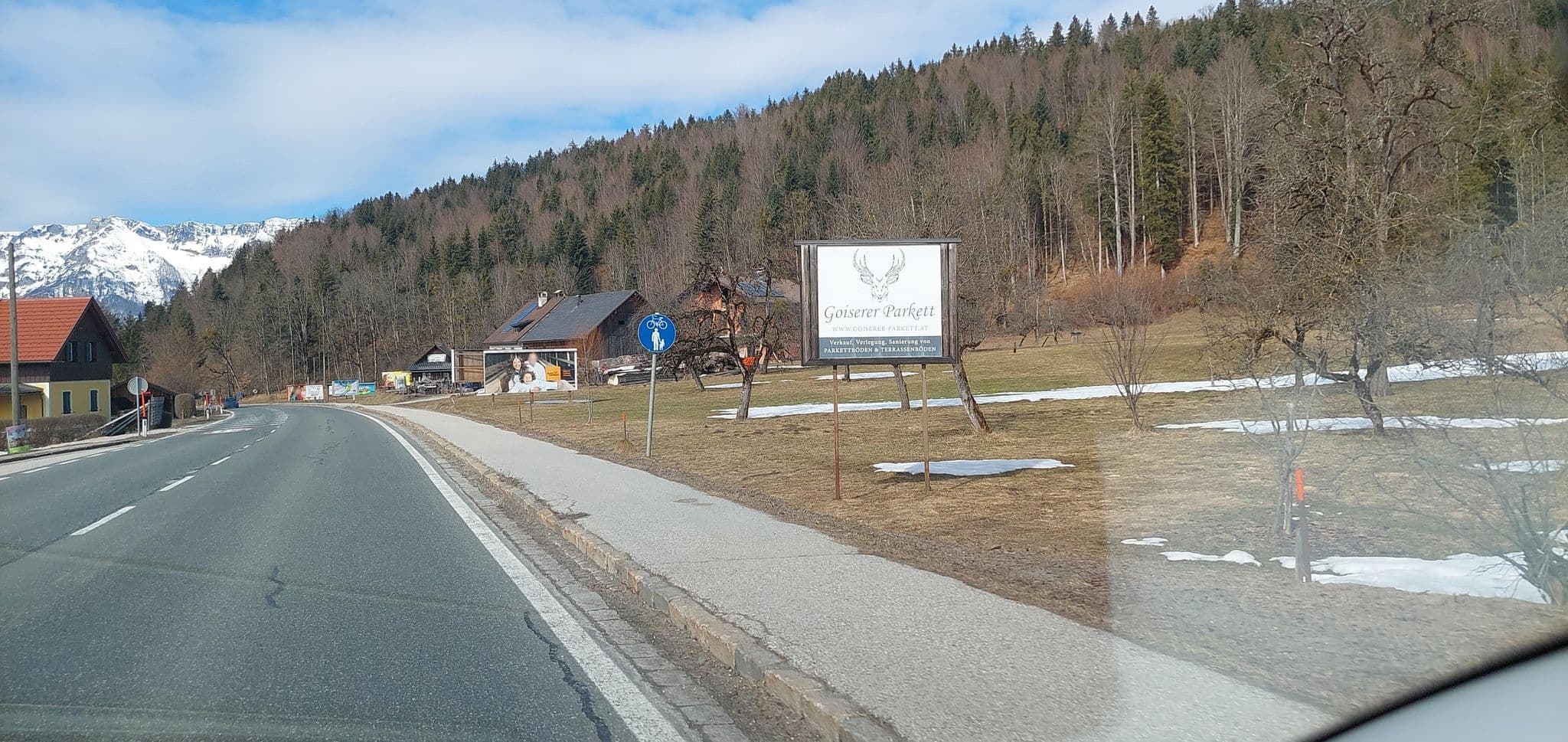 Street view near Gasthaus Kirchenwirt - Kegelbahnen, Bad Goisern — © gzin (CC BY-SA · Mapillary)