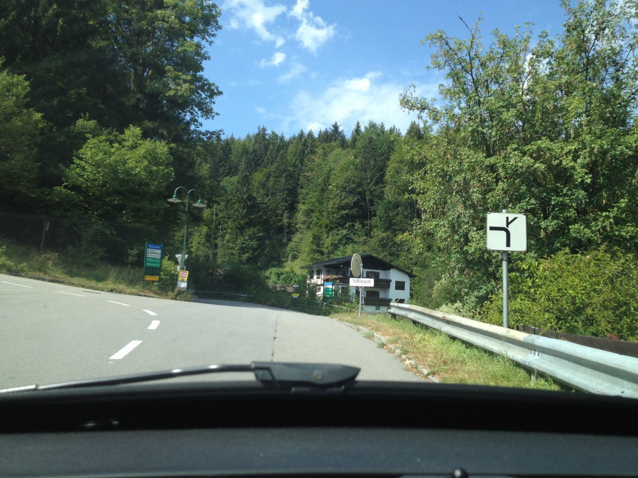 Street view near Haus Peer-Tiefenbacher, Bad Goisern — © waezat (CC BY-SA · Mapillary)