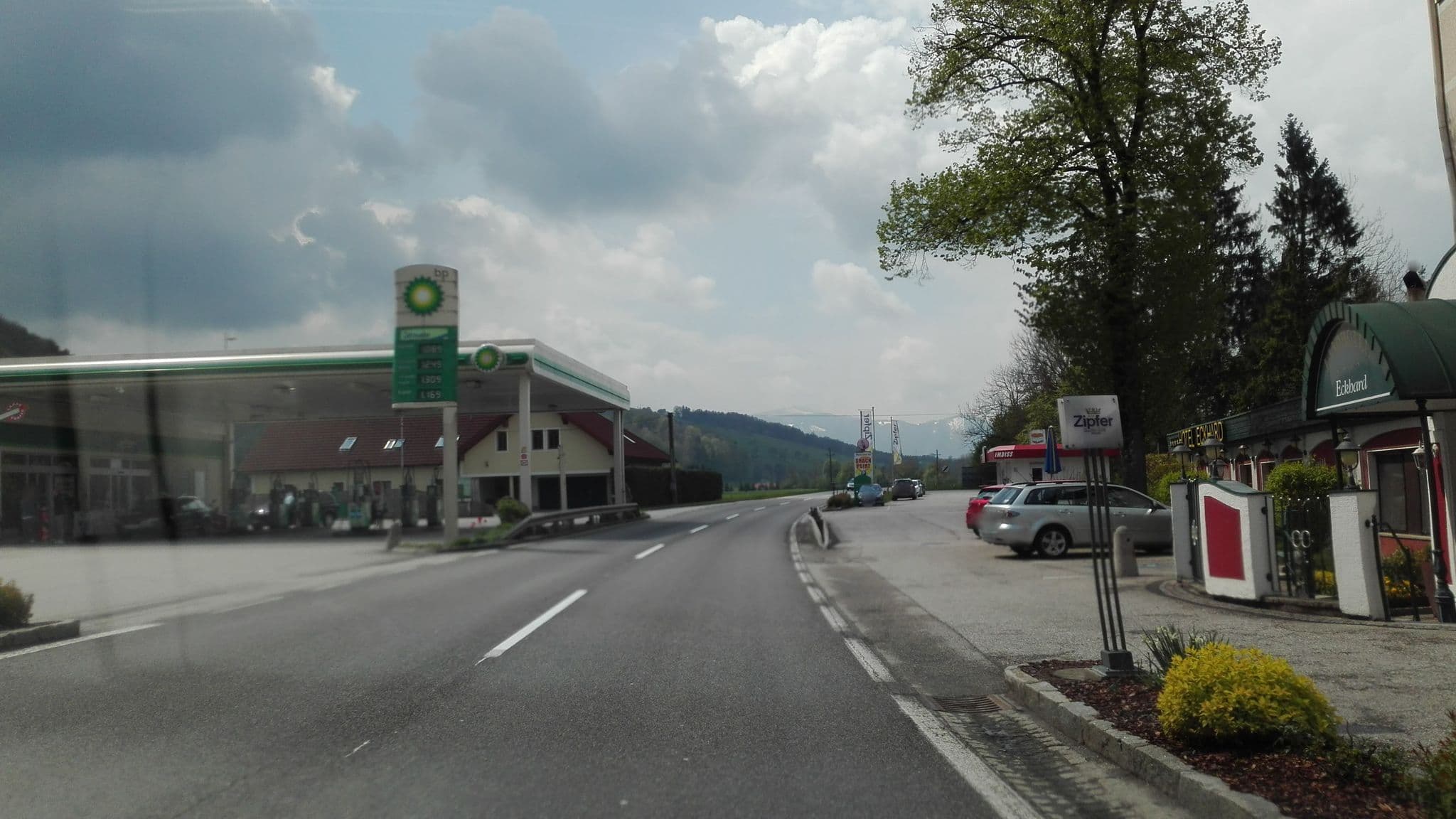 Street view near Landhotel Eckhard, Garsten — © suriv (CC BY-SA · Mapillary)