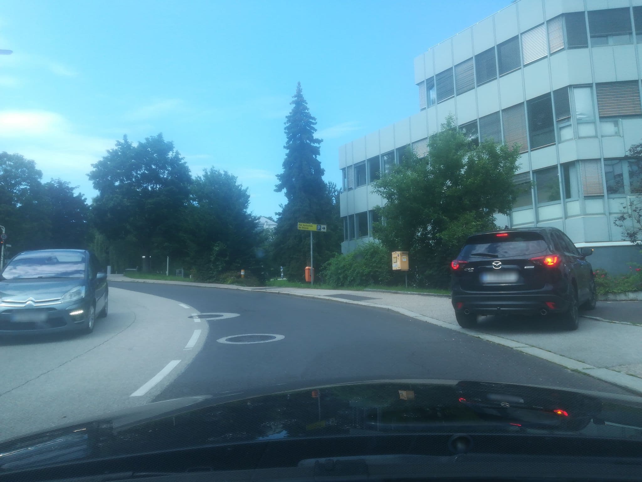 Street view near ISK GmbH, Linz — © stefan4614 (CC BY-SA · Mapillary)