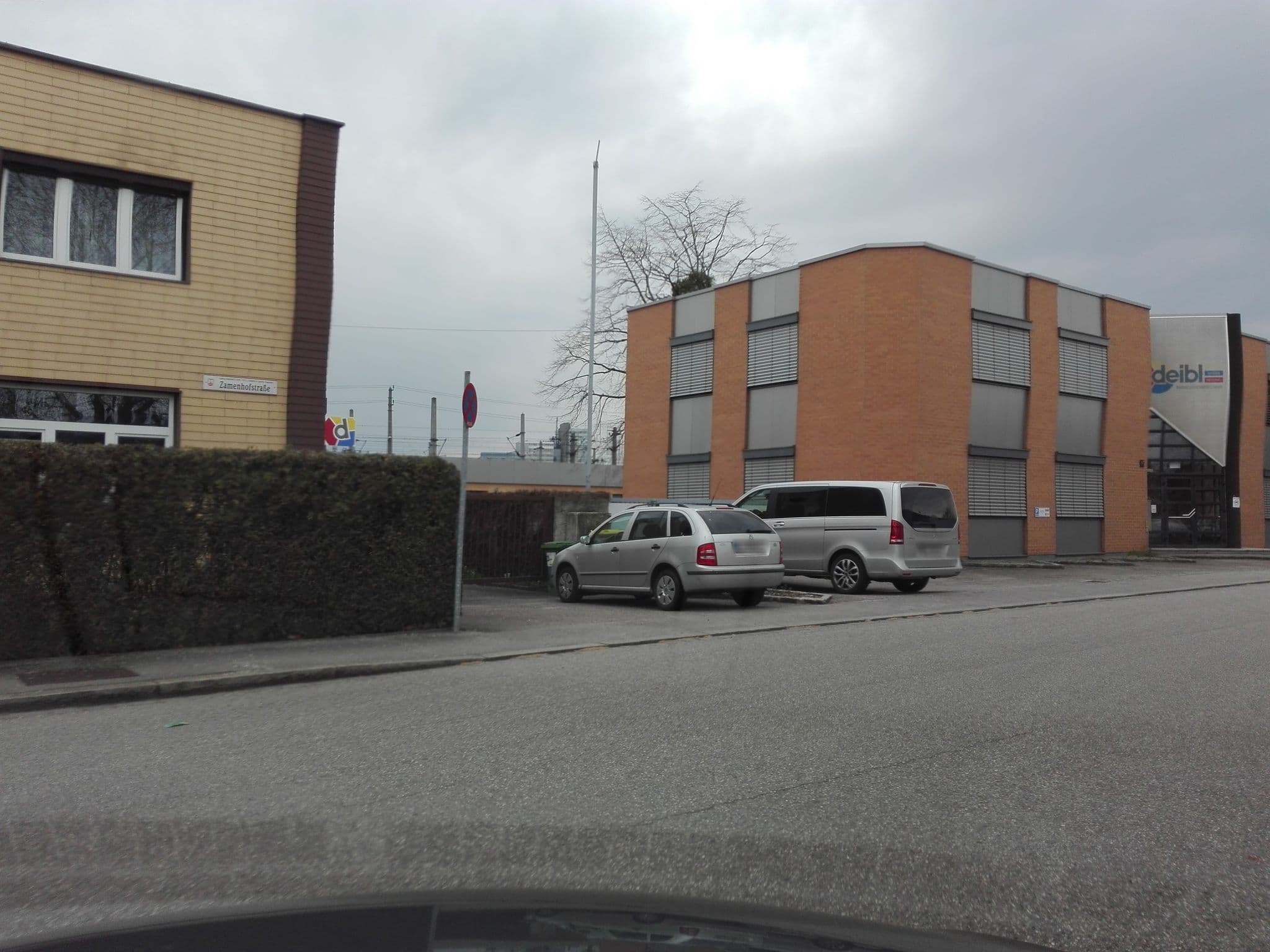 Street view near Ka & Ko Handels GmbH, Linz — © suriv (CC BY-SA · Mapillary)