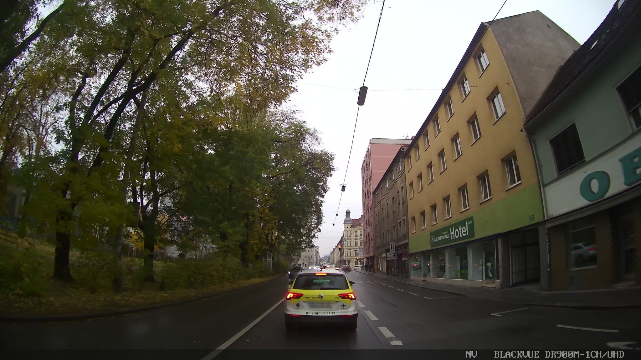 Street view near diagonal apartments, Gries — © mapbench (CC BY-SA · Mapillary)