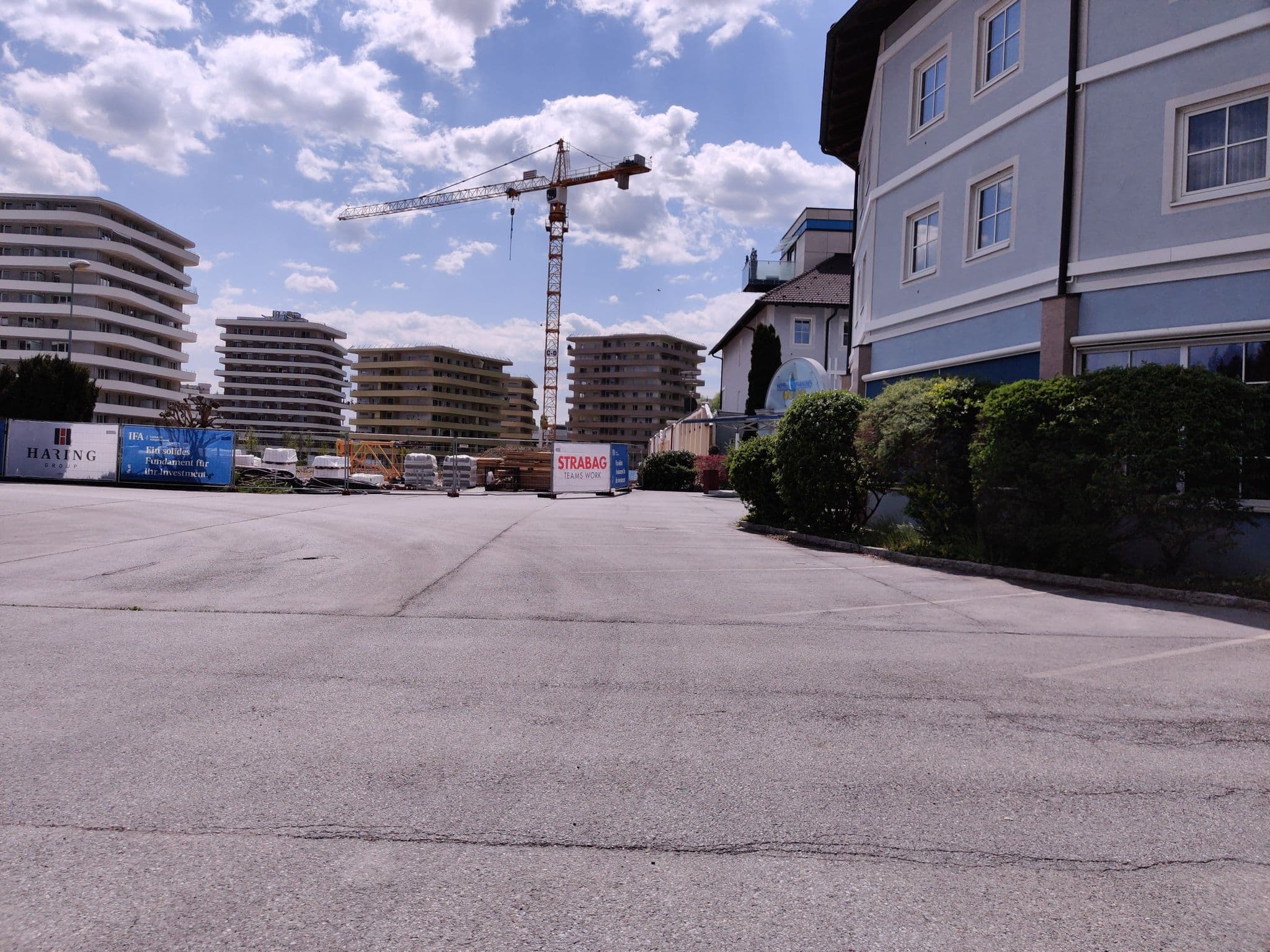 Street view near Hotel Mama, Straßgang — © aceini (CC BY-SA · Mapillary)