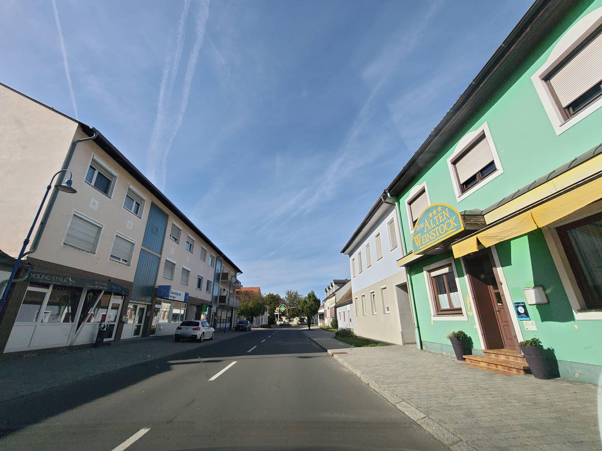 Street view near Landgasthof Leitgeb, Rudersdorf — © hlfan (CC BY-SA · Mapillary)