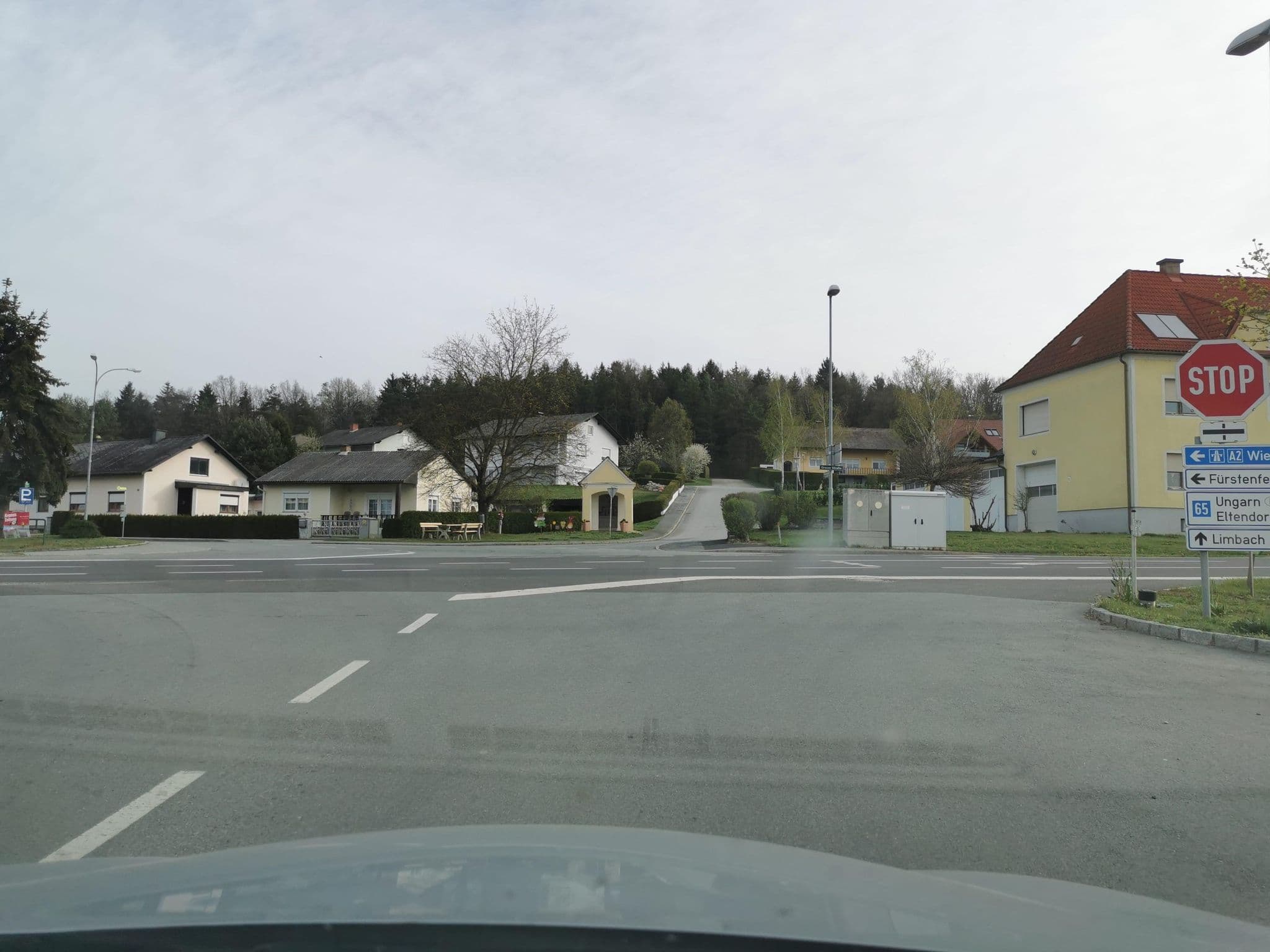 Street view near Traverse Inh Erwin Jaindl, Rudersdorf — © hlfan (CC BY-SA · Mapillary)