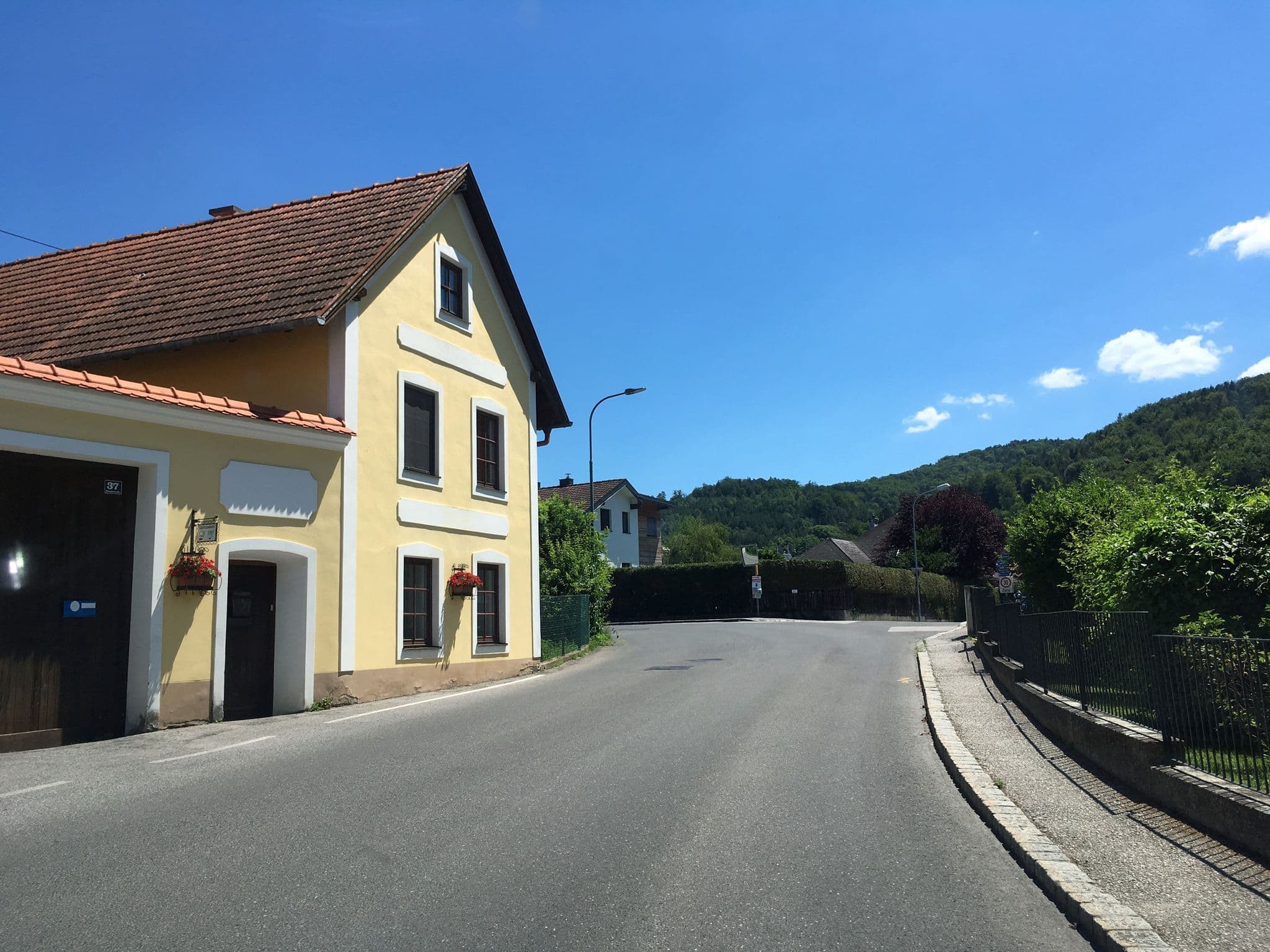 Street view near Frühstückspension Jeitler, Pitten — © istefanos (CC BY-SA · Mapillary)