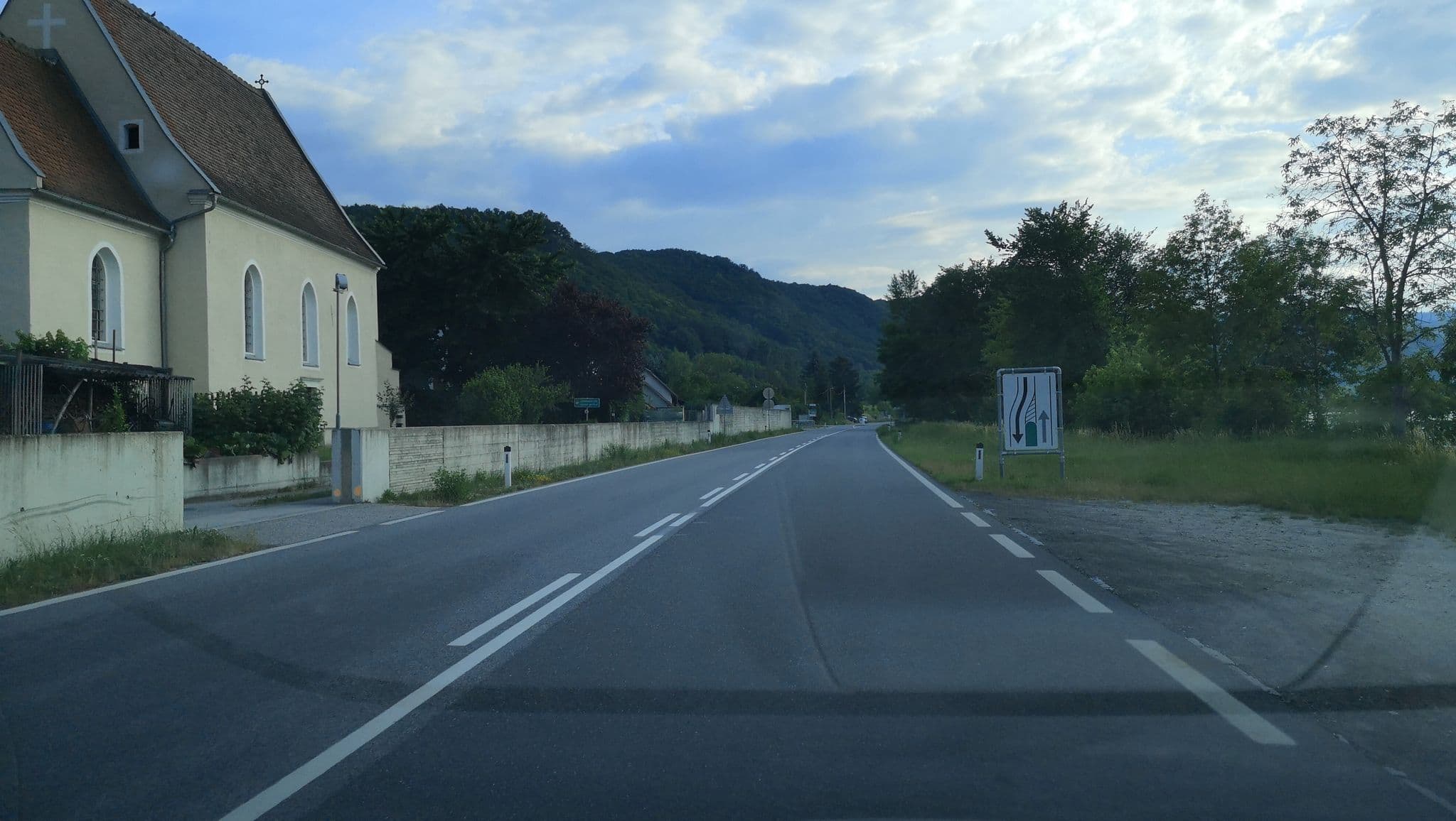 Street view near Winzerhof-Gästehaus EDER, Mautern — © schu_r (CC BY-SA · Mapillary)