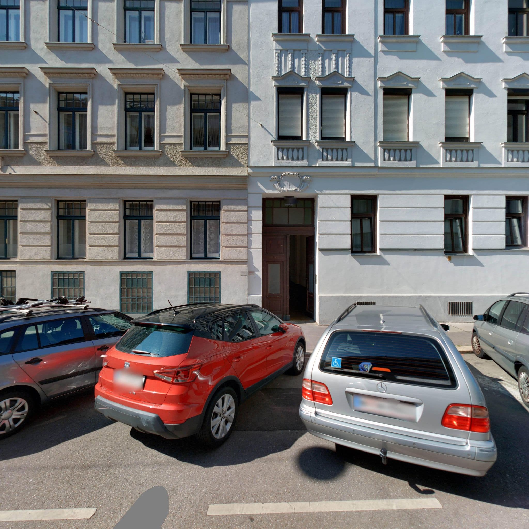 Street view near Zimmer Blumengasse - WOMEN ONLY, Währing — © eliasgander (CC BY-SA · Mapillary)