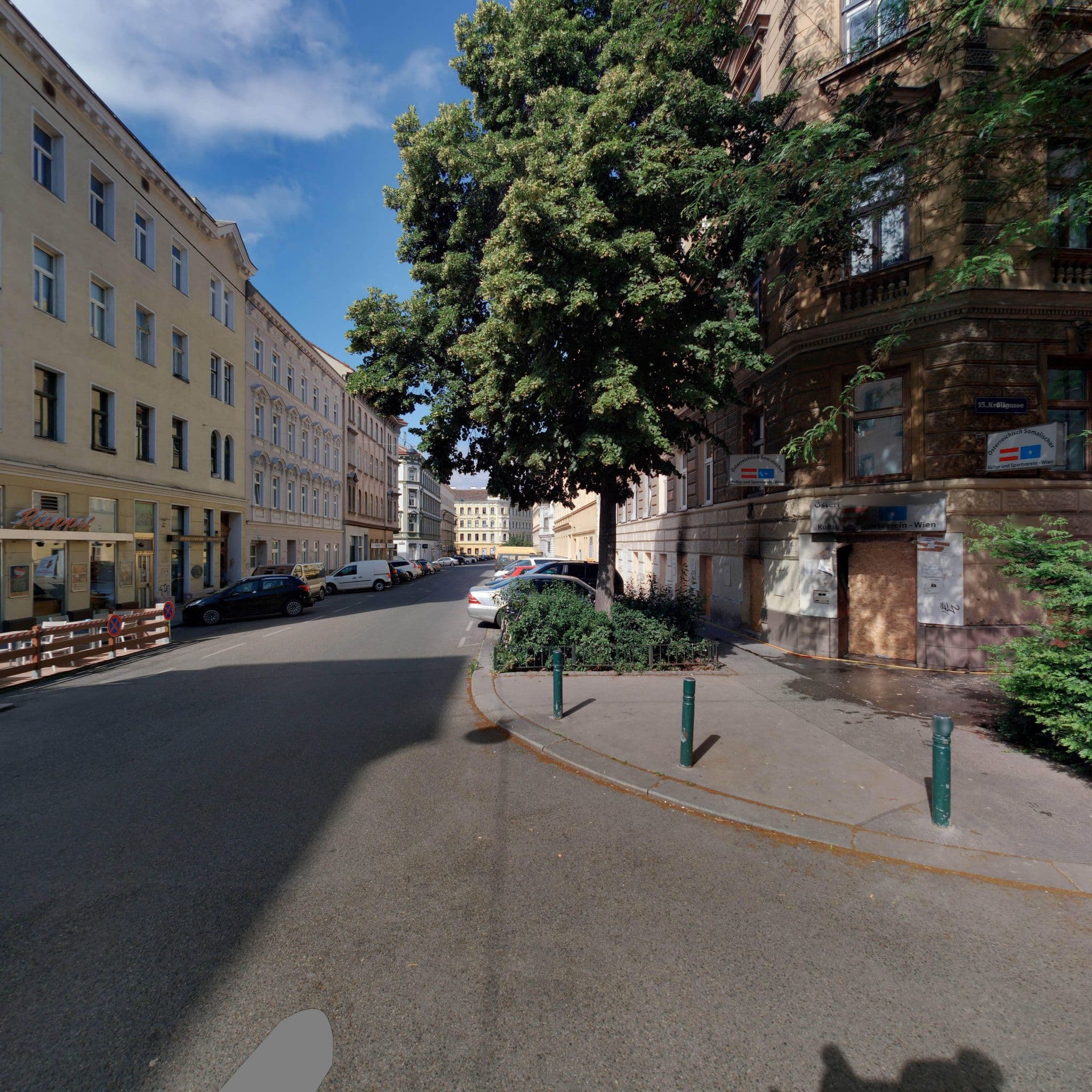 Street view near Wiener Complex Apartments, Fünfhaus — © eliasgander (CC BY-SA · Mapillary)