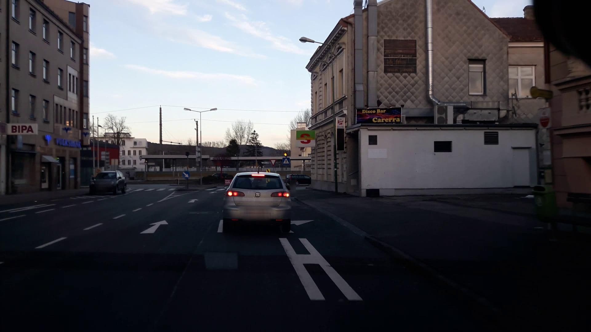 Street view near Weidlinger Stüberl, Klosterneuburg — © stefan147 (CC BY-SA · Mapillary)