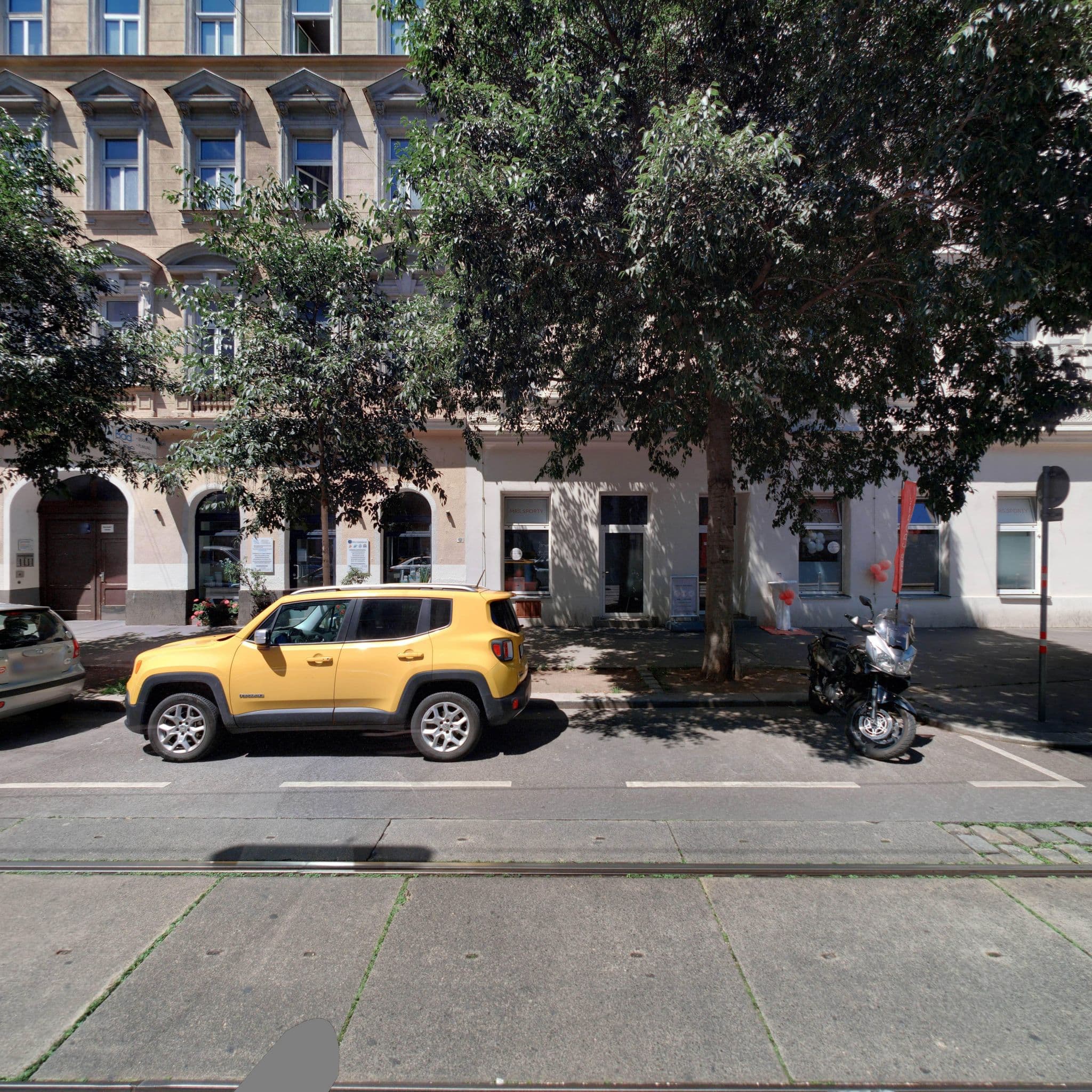 Street view near HTM Hotel und Tourismus Management GmbH, Alsergrund — © eliasgander (CC BY-SA · Mapillary)