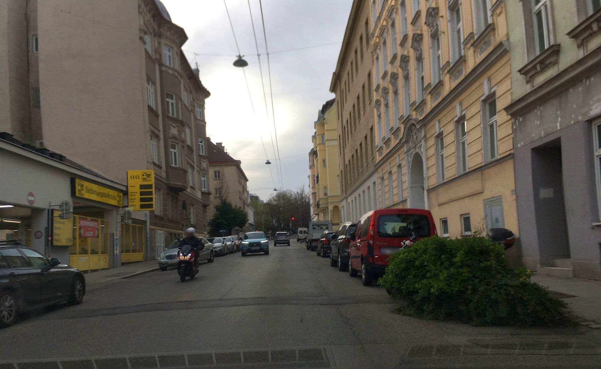 Street view near Star Apartments Vienna, Währing — © istefanos (CC BY-SA · Mapillary)