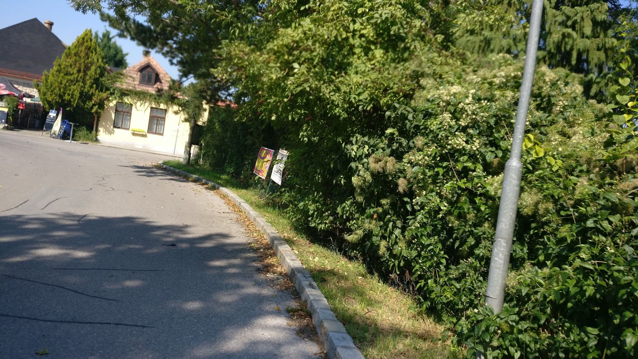 Street view near Gasthaus Huber - Zur Mina Tant, Unterwaltersdorf — © di0v0n (CC BY-SA · Mapillary)