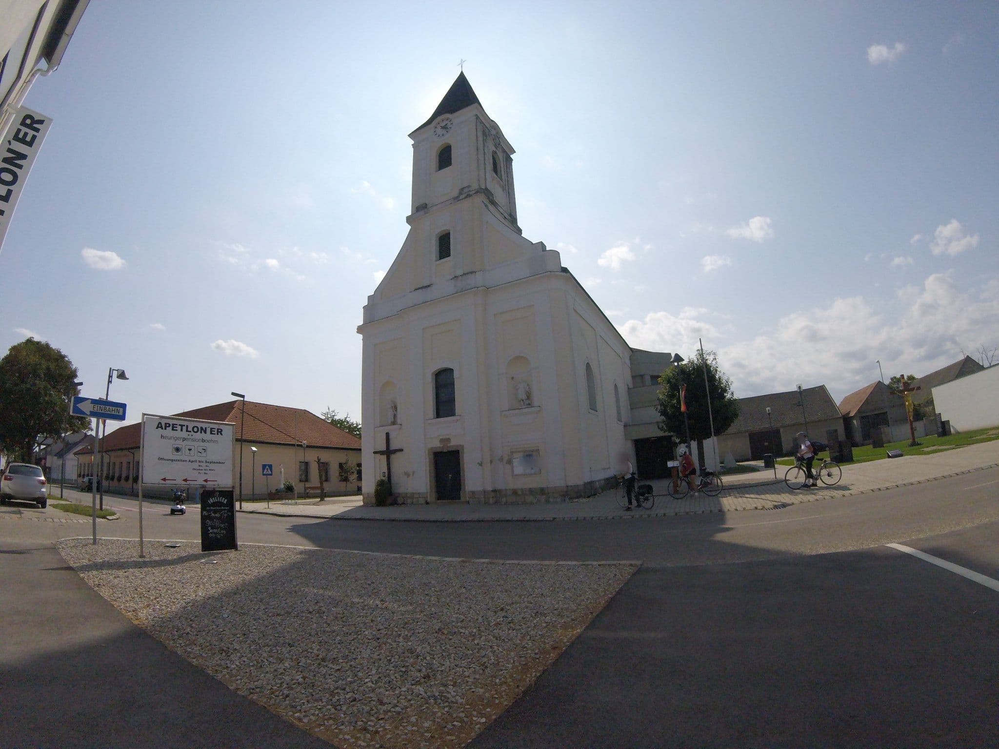 Street view near Hotel Garni, Apetlon — © utvonalfelmeresek (CC BY-SA · Mapillary)