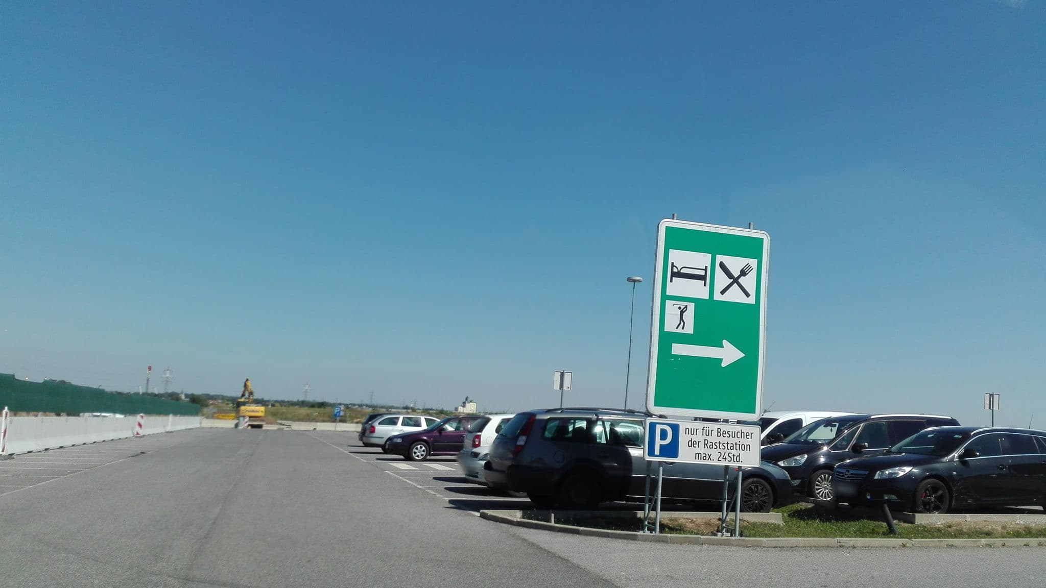 Street view near Marché Mövenpick Österreich, Lanzendorf — © suriv (CC BY-SA · Mapillary)