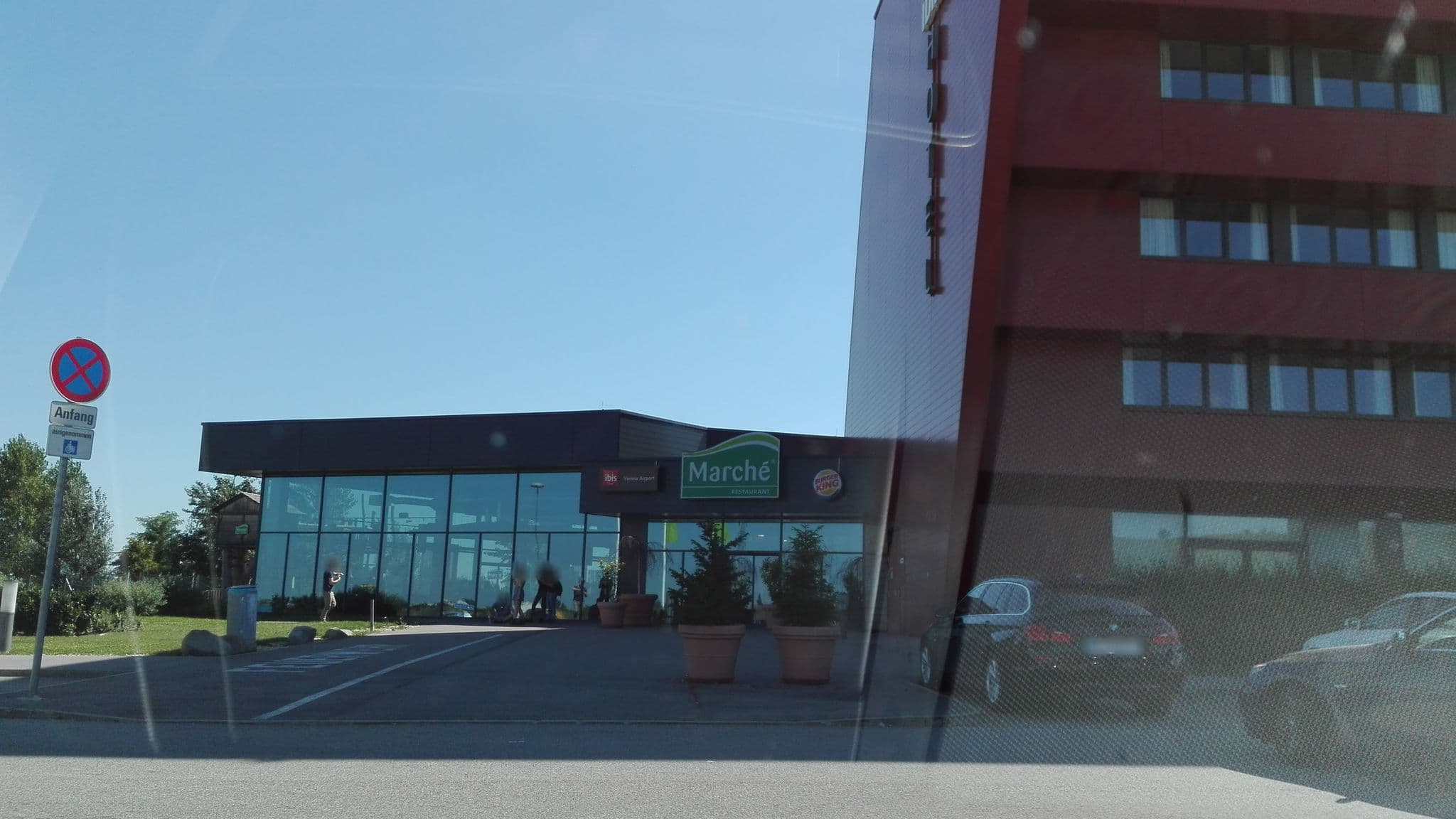 Street view near Raststation Schwechat, Lanzendorf — © suriv (CC BY-SA · Mapillary)