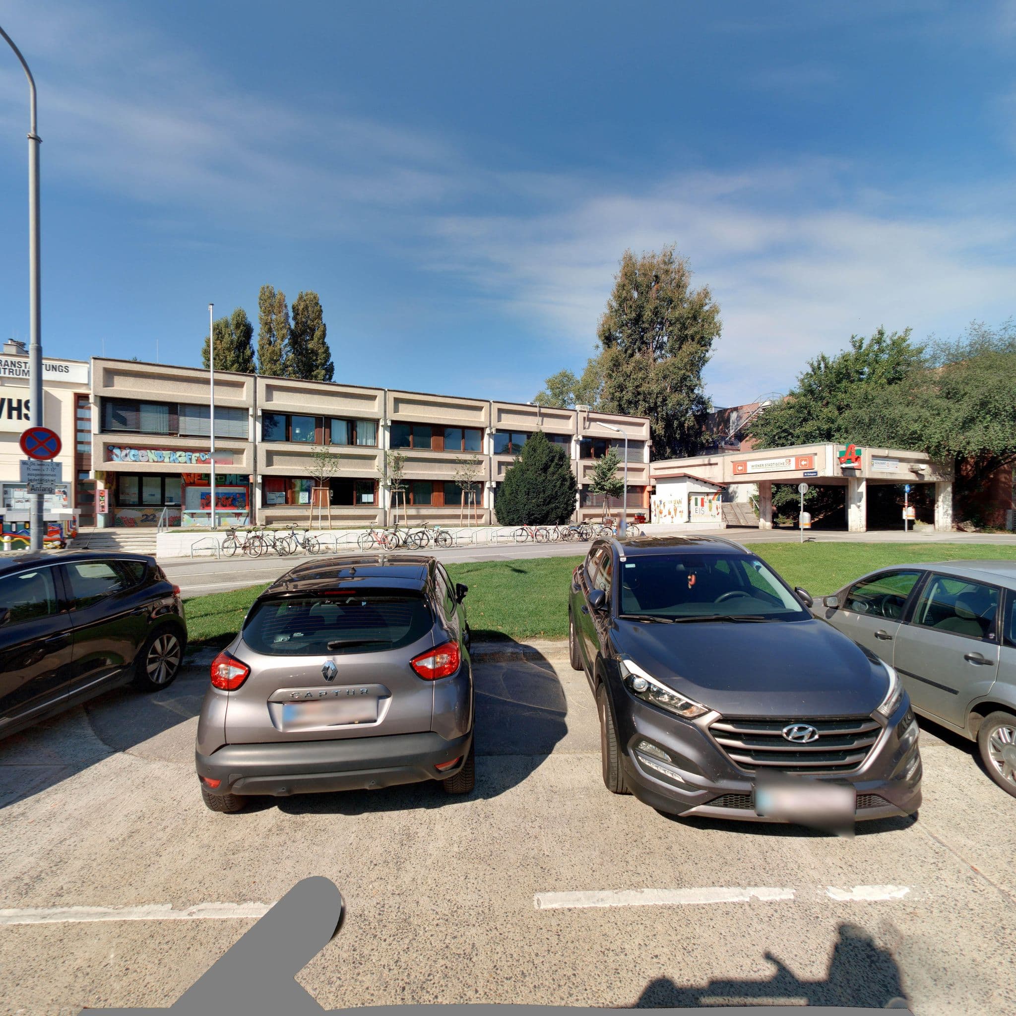 Street view near Bernoulli Bistro, Donaustadt — © eliasgander (CC BY-SA · Mapillary)