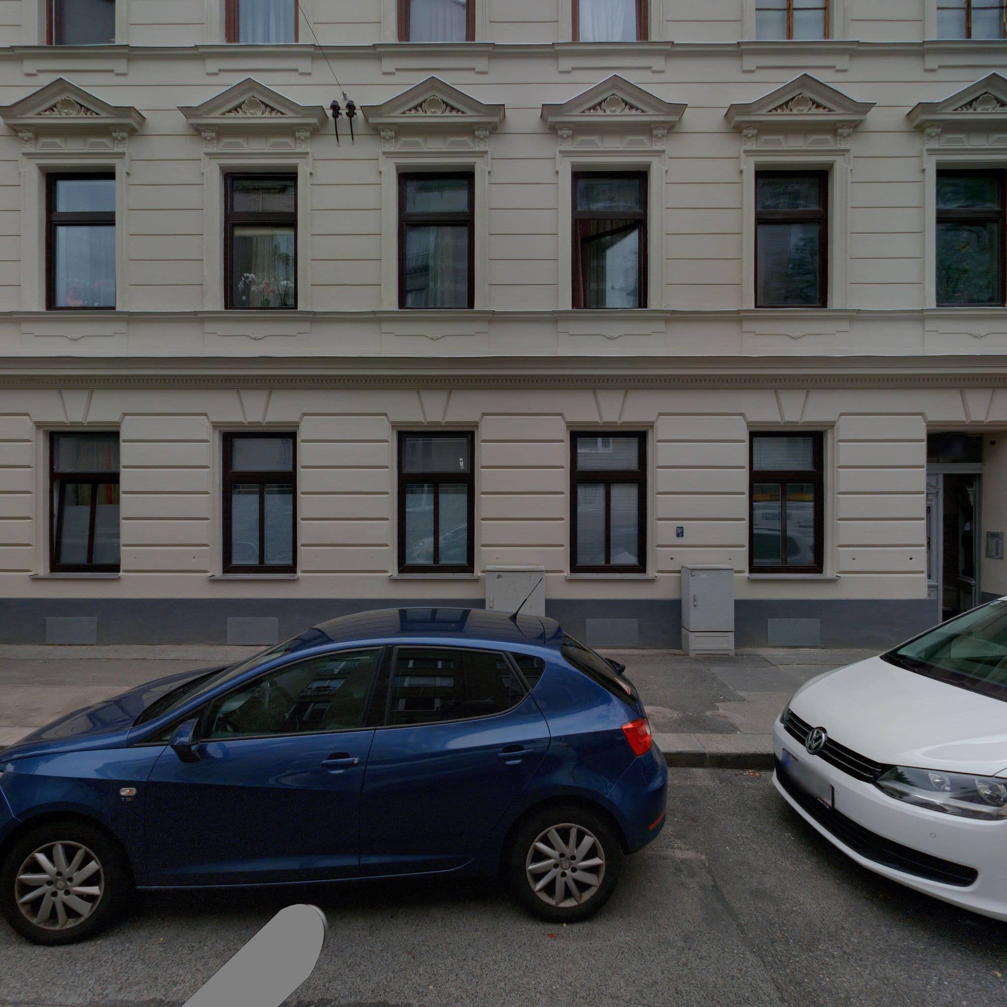 Street view near cicerone 28, rom, Floridsdorf — © eliasgander (CC BY-SA · Mapillary)