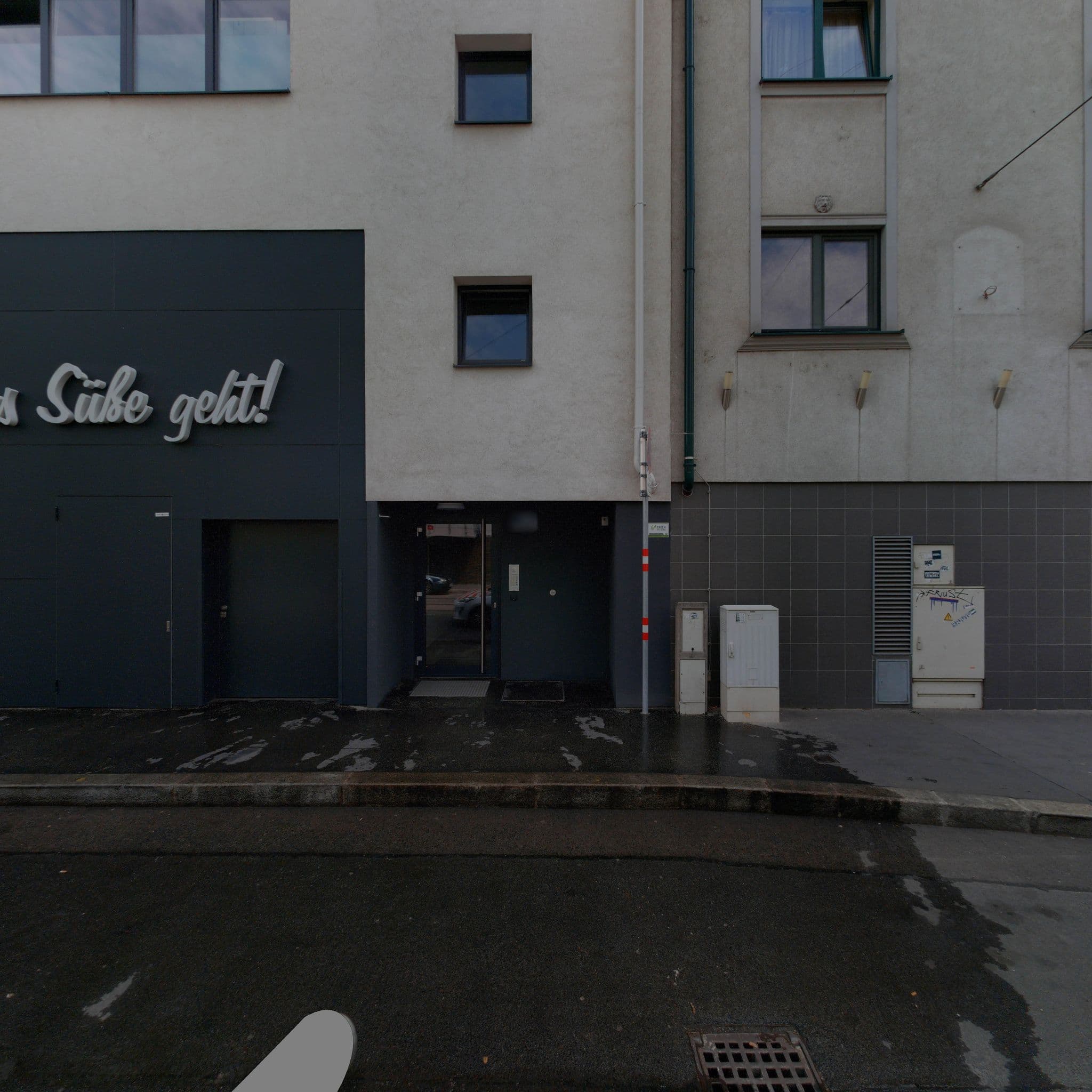 Street view near BEST WESTERN Hotel Kagran, Donaustadt — © eliasgander (CC BY-SA · Mapillary)