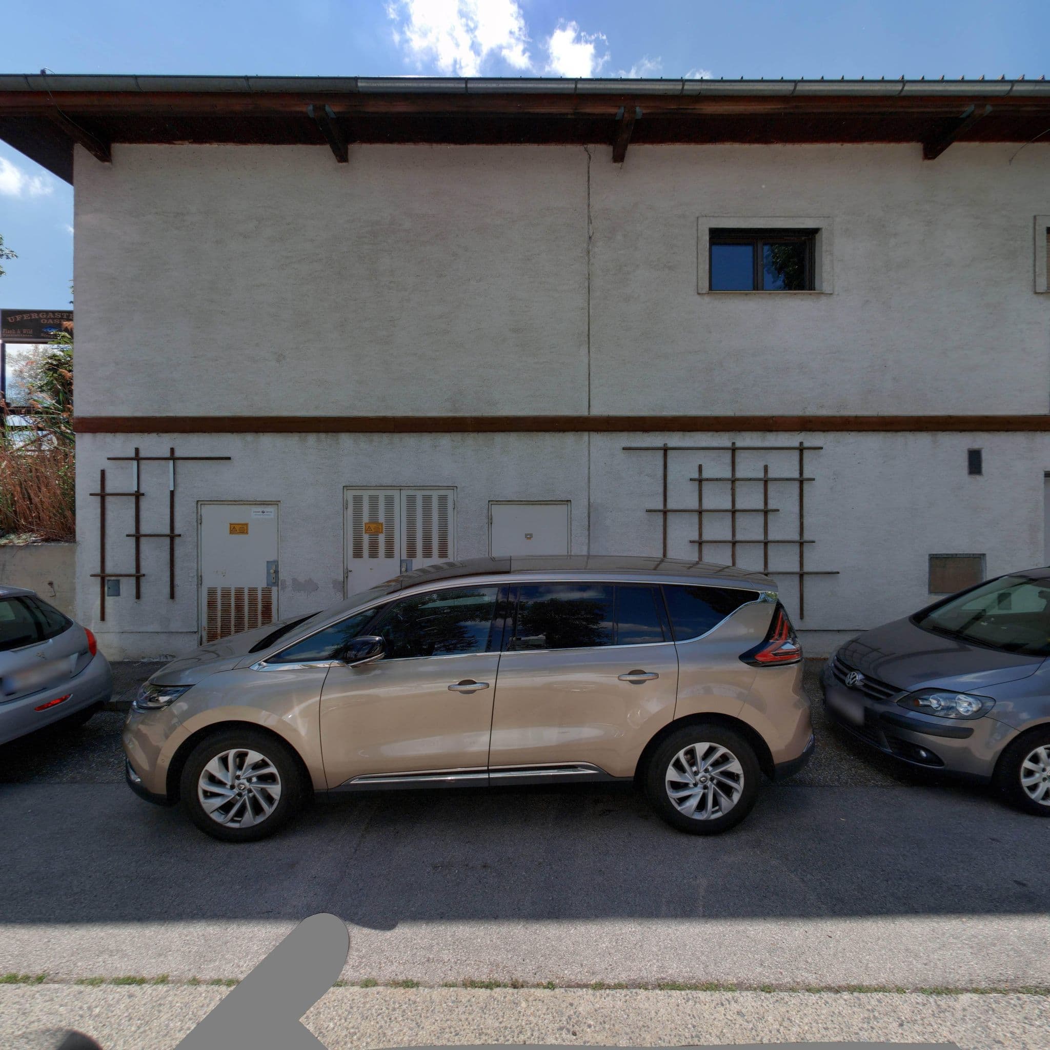 Street view near Gasthaus zur Oase, Mannswörth — © eliasgander (CC BY-SA · Mapillary)
