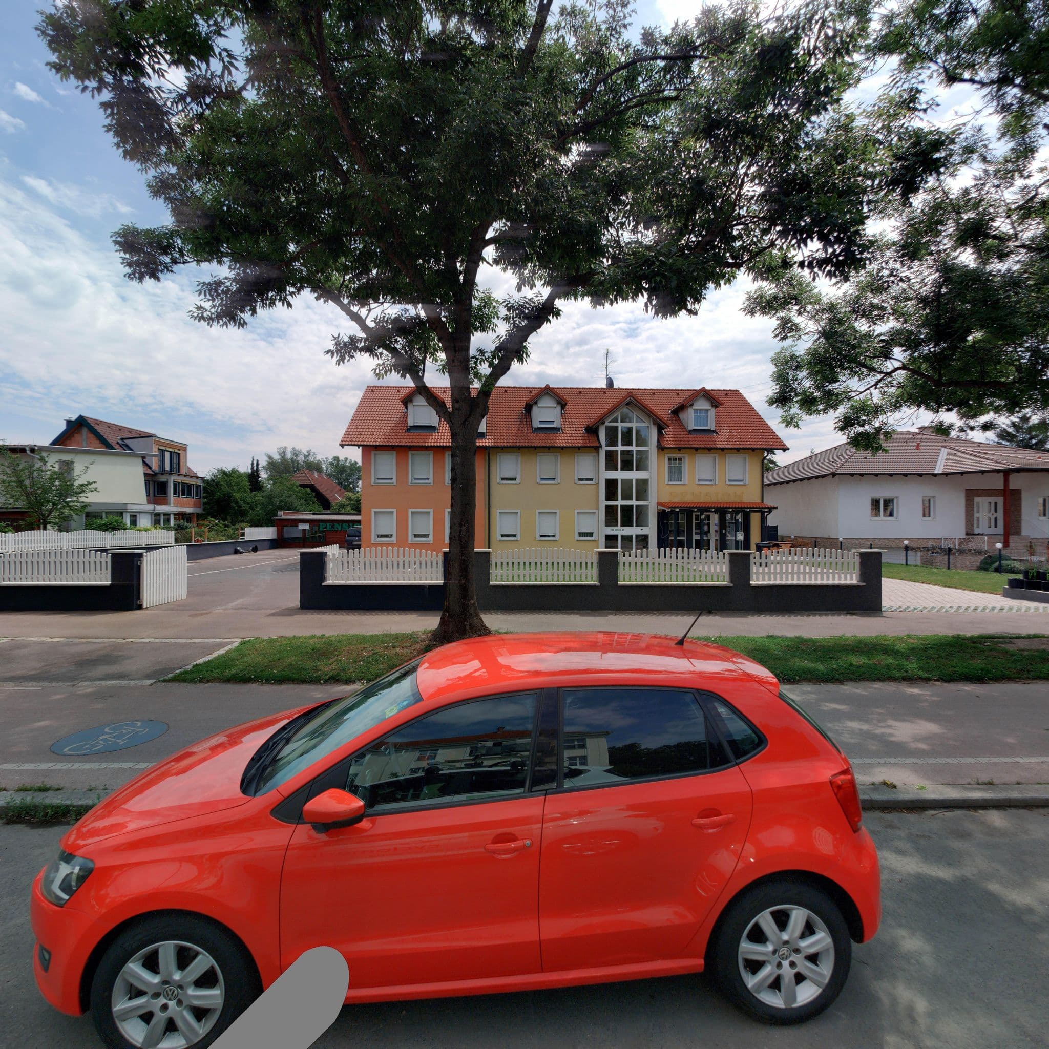 Street view near Czeczil Christian Ing, Simmering — © eliasgander (CC BY-SA · Mapillary)