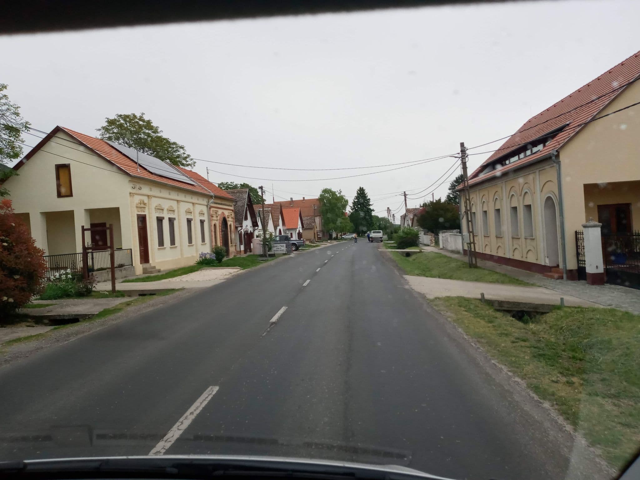 Street view near Schmieder-Saad Vendeghaz, Villány — © magyarsi (CC BY-SA · Mapillary)