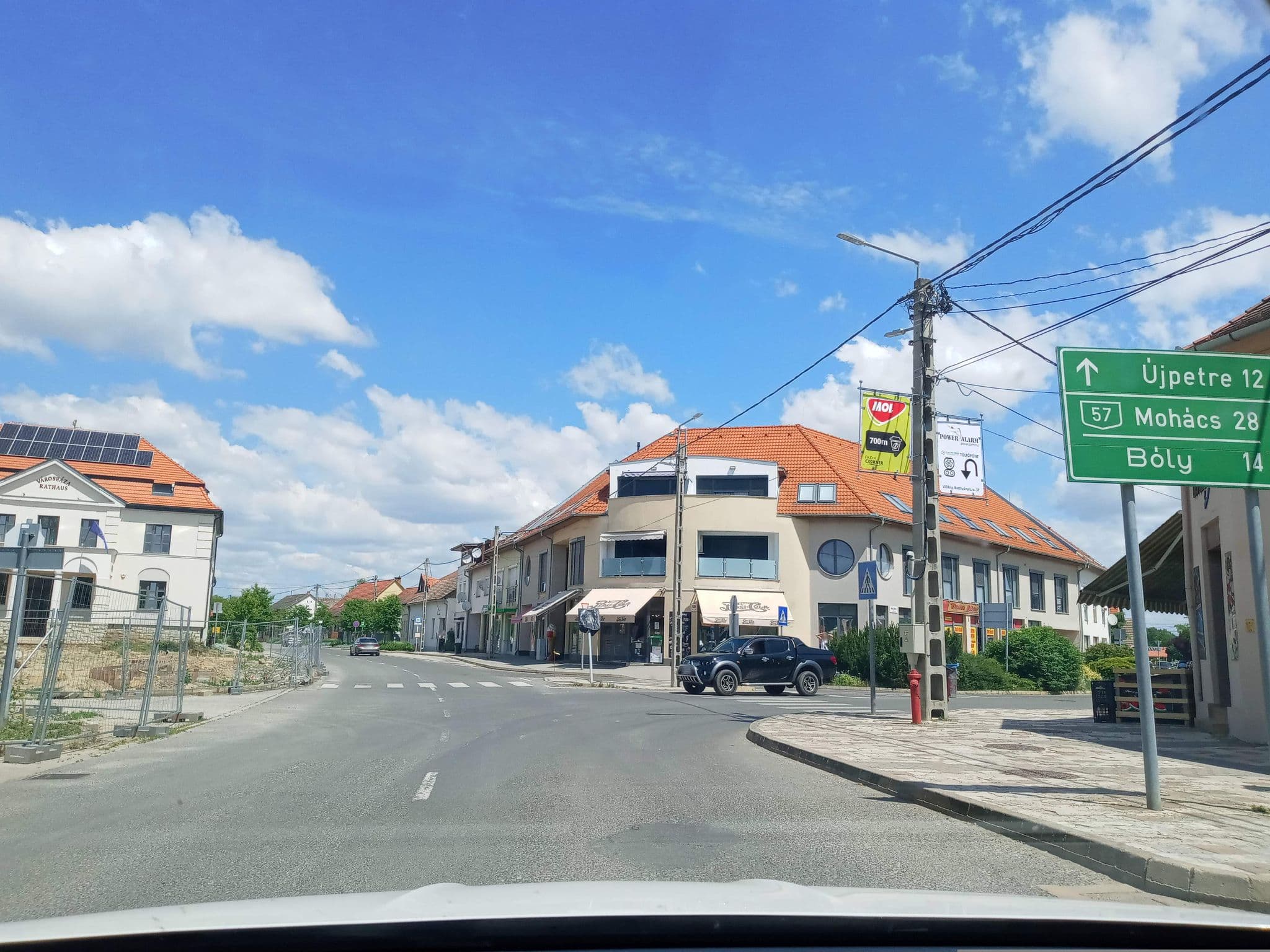 Street view near Főtér Apartman, Villány — © magyarsi (CC BY-SA · Mapillary)