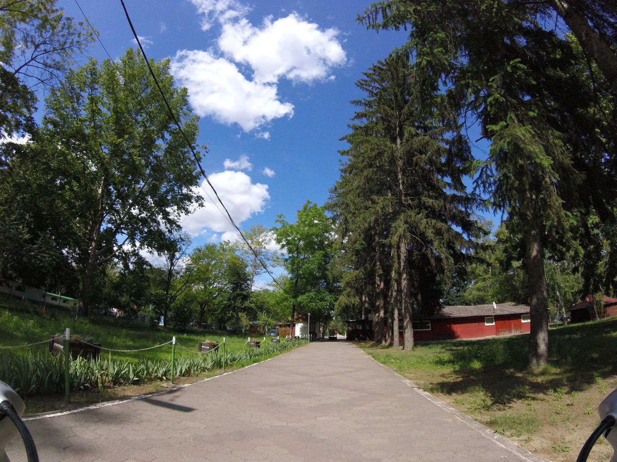Street view near Kunfehértói Üdülőtelep, Kunfehértó — © goprohero (CC BY-SA · Mapillary)