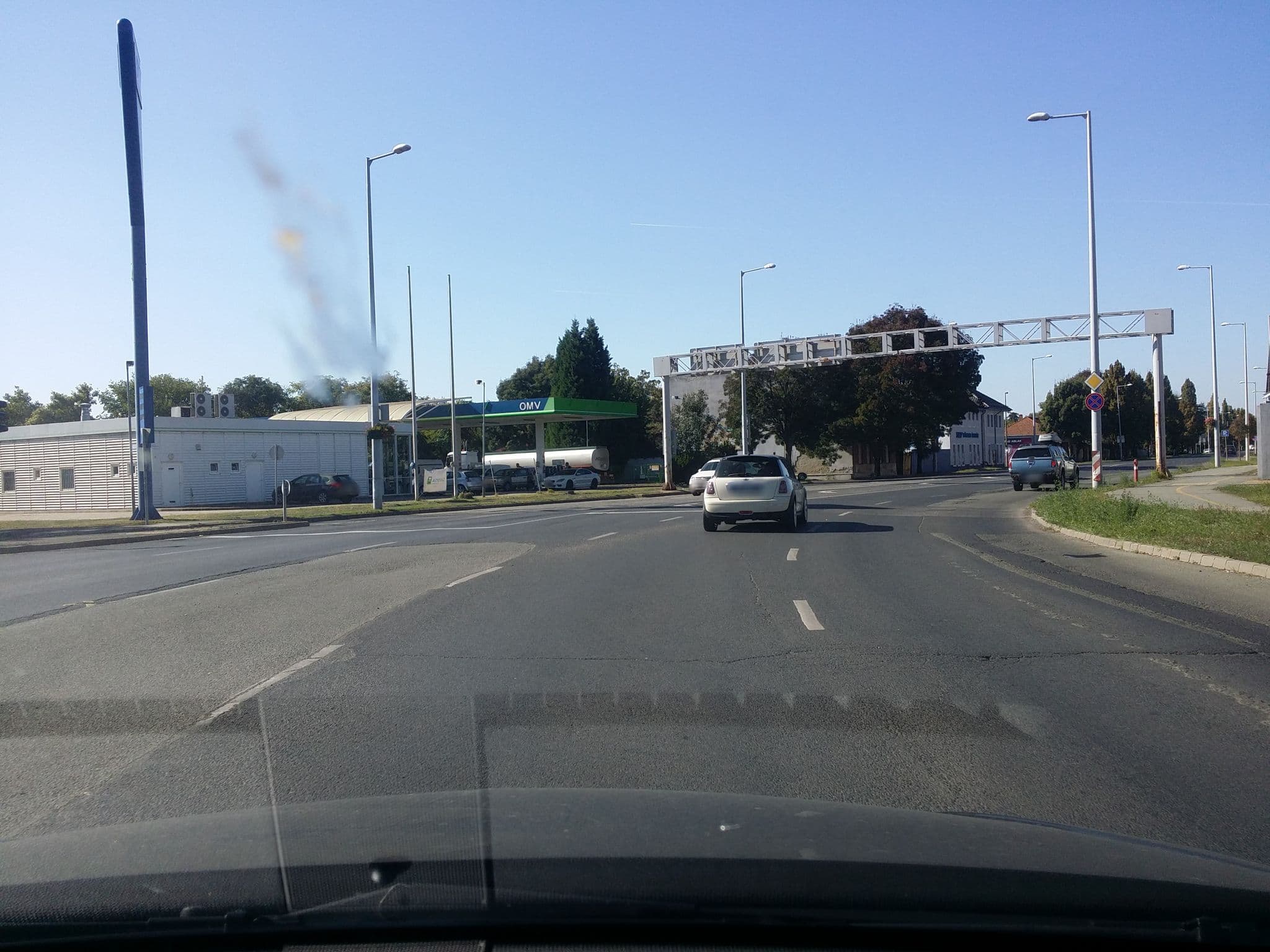 Street view near Fenyves Garzon Hotel, Békéscsaba — © vst (CC BY-SA · Mapillary)