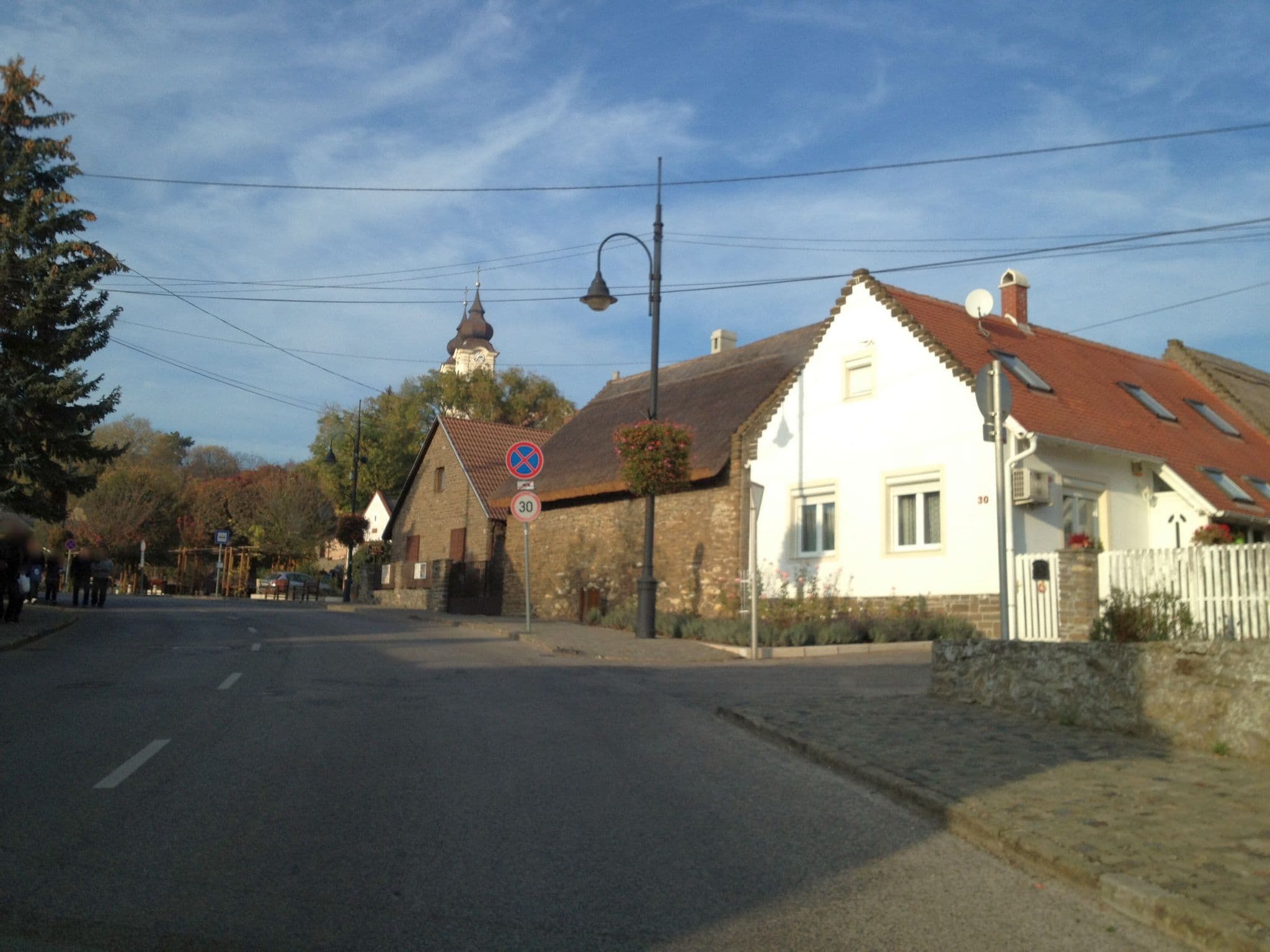 Street view near Csátó Apartman, Tihany — © istefanos (CC BY-SA · Mapillary)