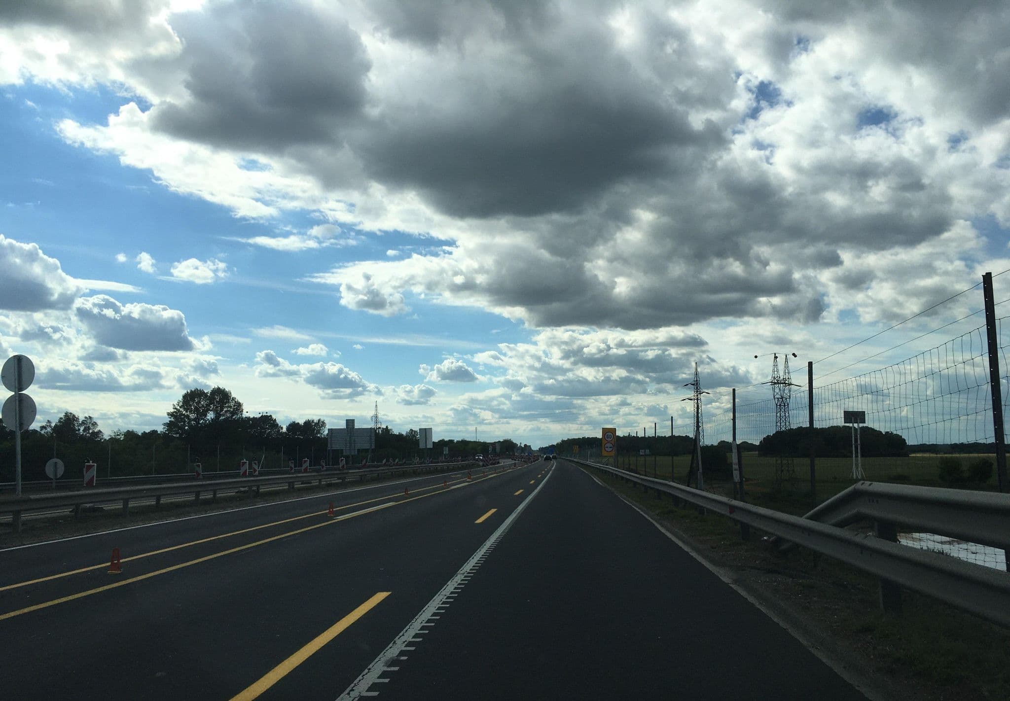 Street view near Panoráma Panzio, Tatabánya — © istefanos (CC BY-SA · Mapillary)