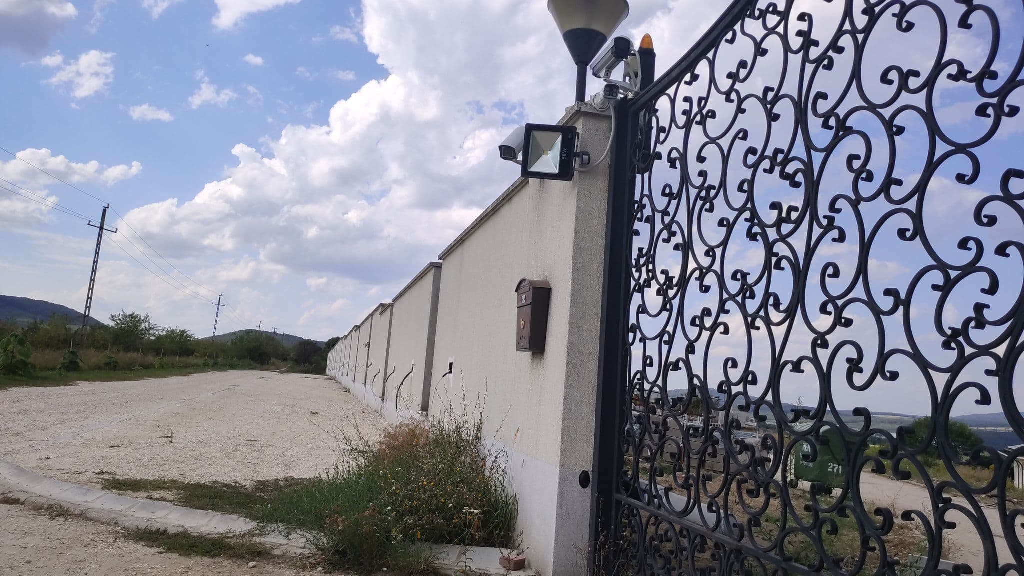 Street view near Villamaxx Suites&Apartments, Törökbálint — © grin (CC BY-SA · Mapillary)