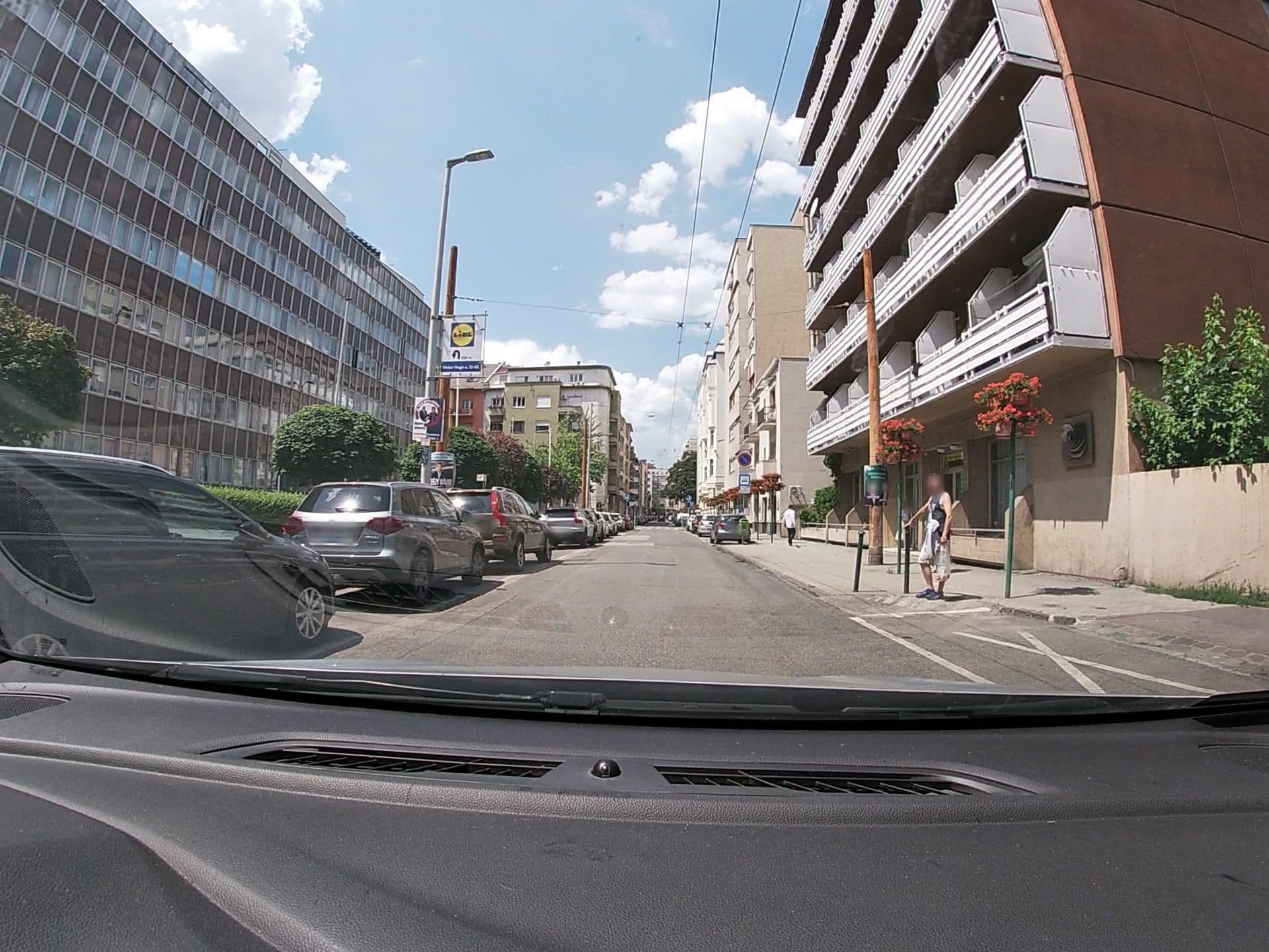 Street view near Victor Apartment Hotel, Újlipótváros — © vst (CC BY-SA · Mapillary)