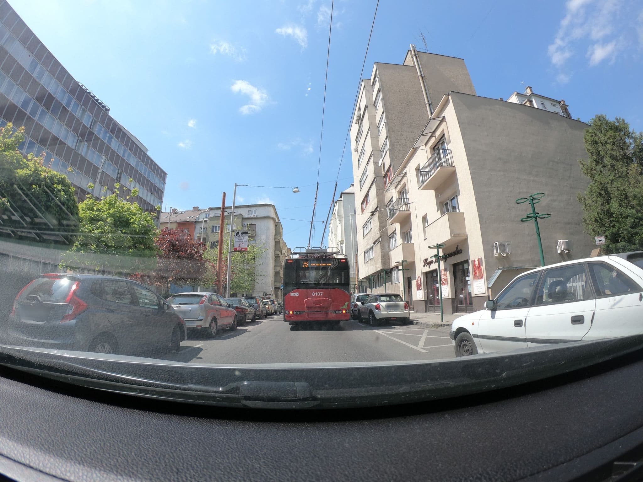 Street view near Peter's Apartments, Újlipótváros — © vst (CC BY-SA · Mapillary)