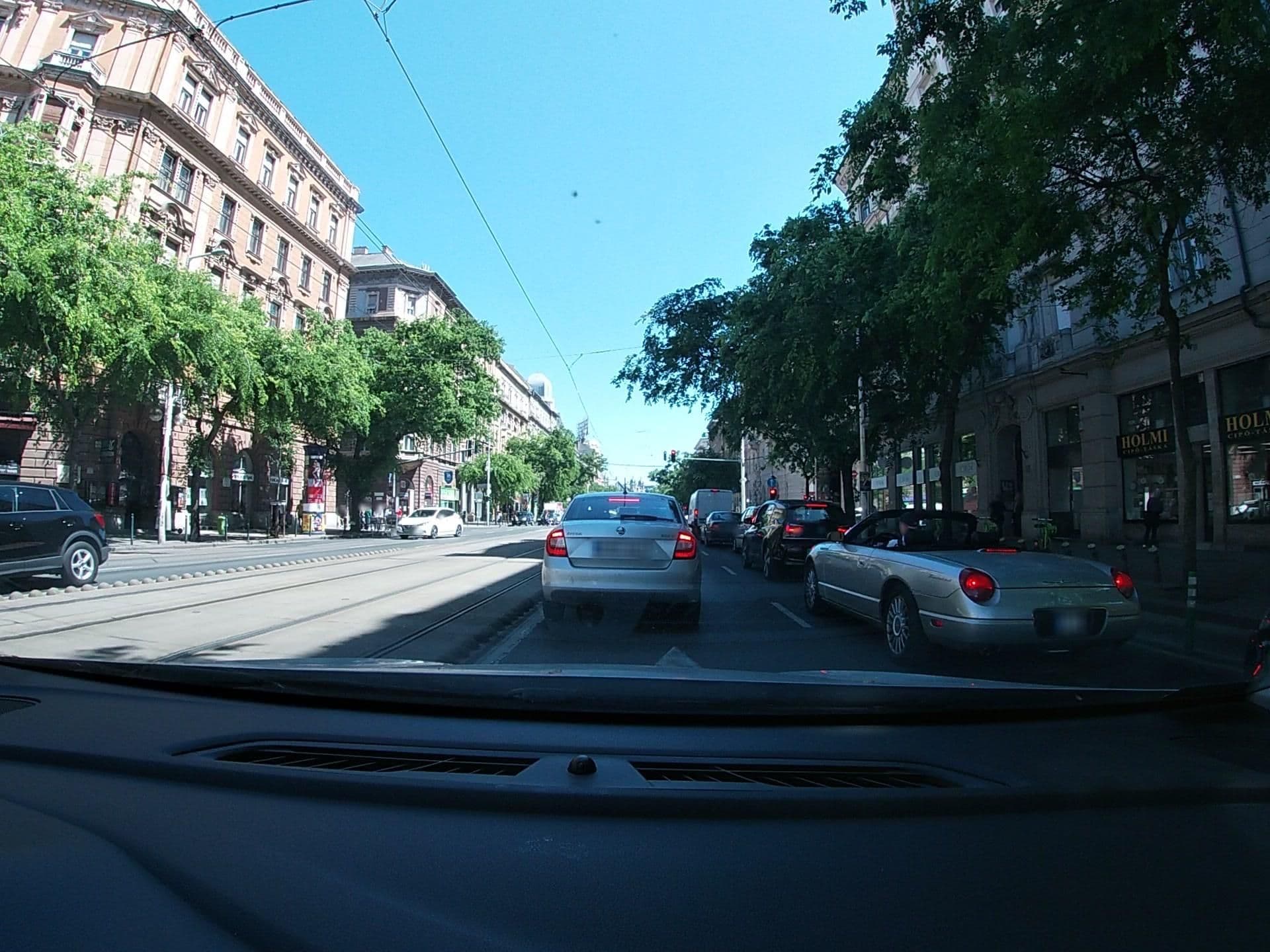 Street view near Y Generation, Újlipótváros — © vst (CC BY-SA · Mapillary)