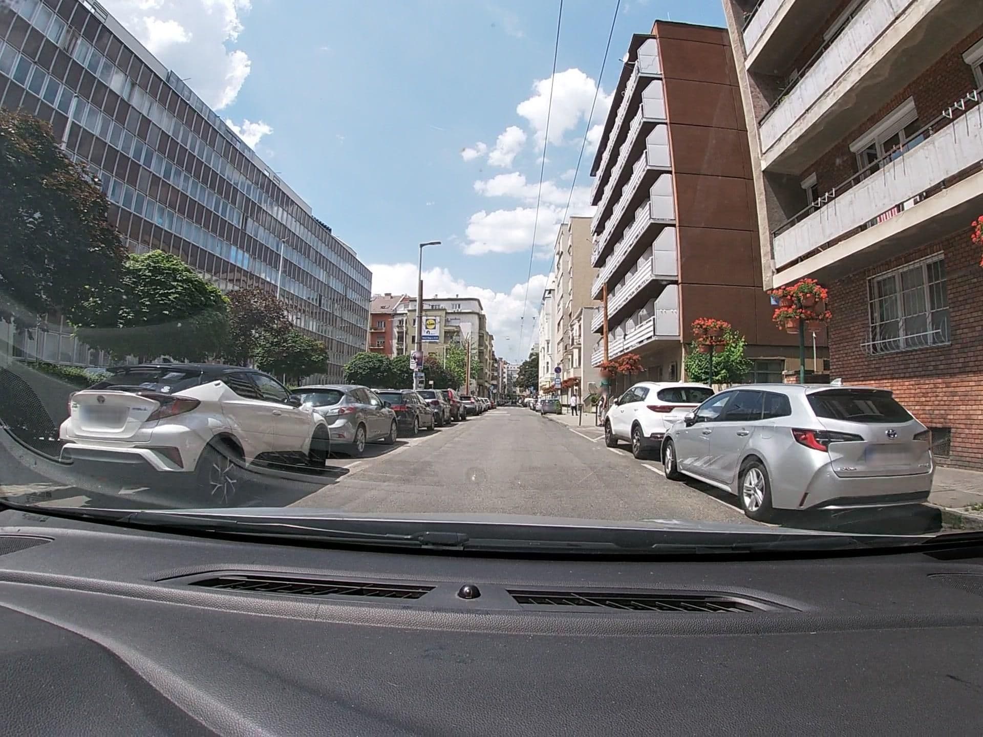 Street view near Detty Apartman, Újlipótváros — © vst (CC BY-SA · Mapillary)