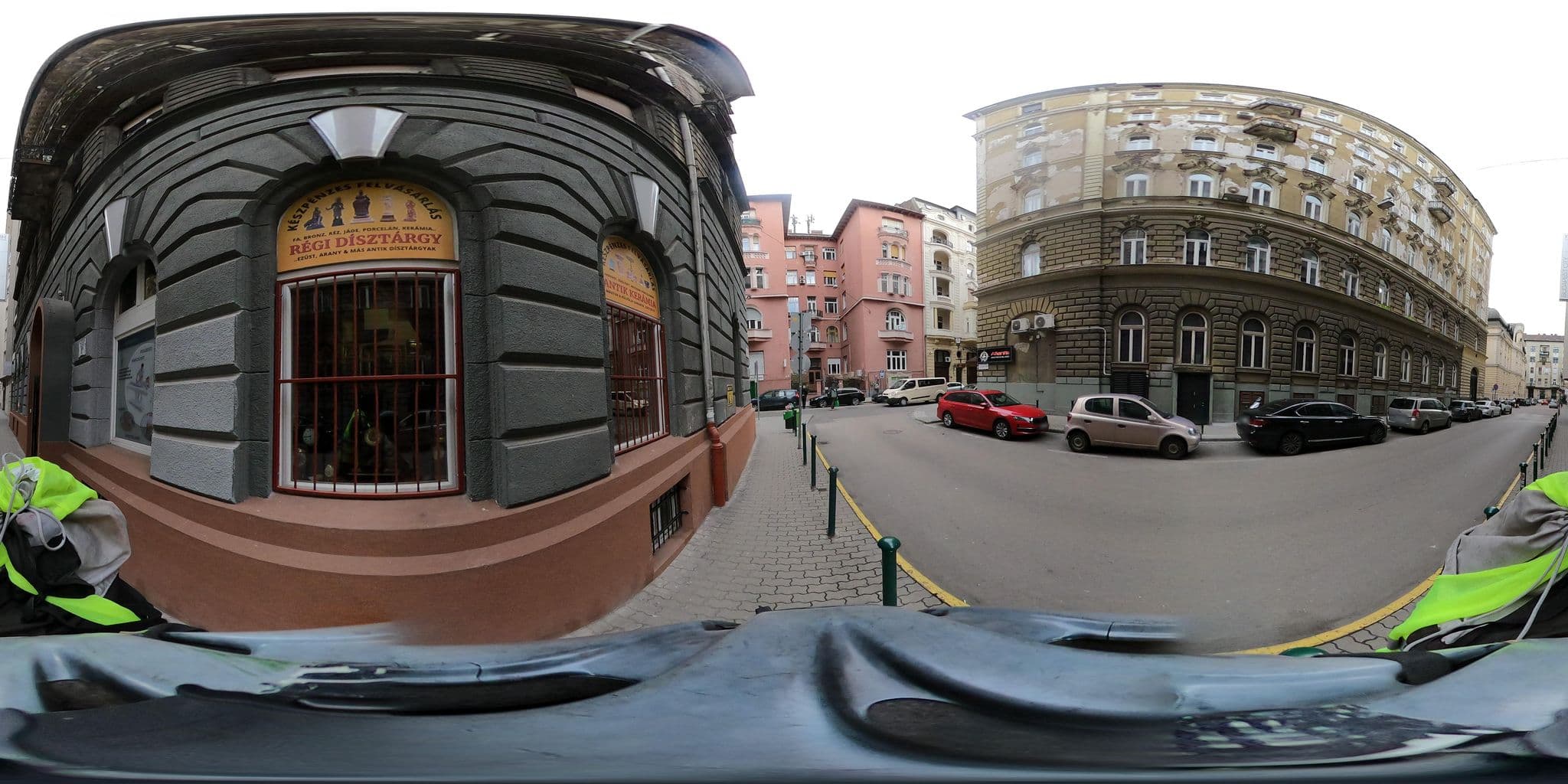 Street view near Panka-Lak, Újlipótváros — © grozsa11 (CC BY-SA · Mapillary)