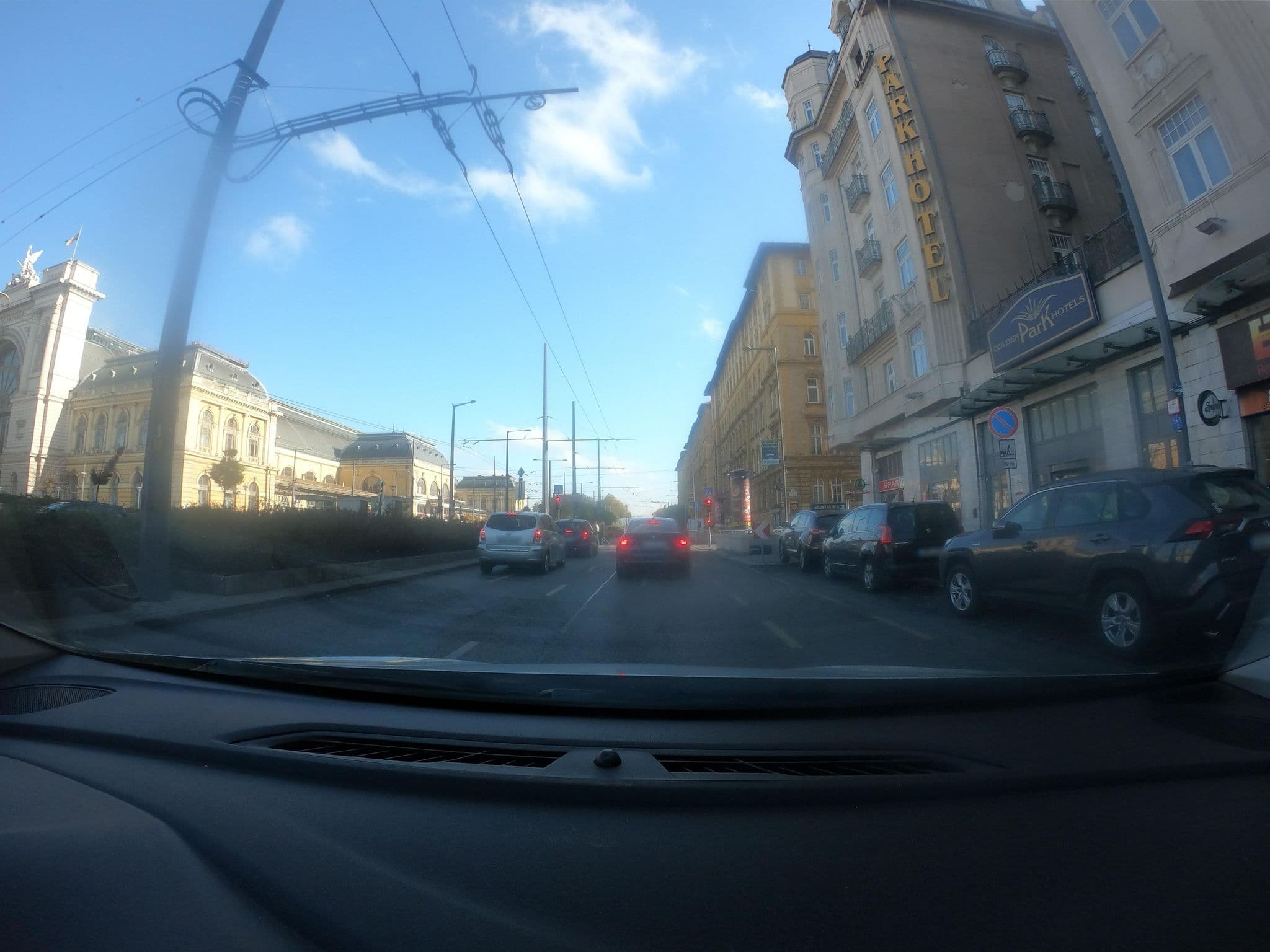 Street view near Golden Park Hotels, Pest — © vst (CC BY-SA · Mapillary)