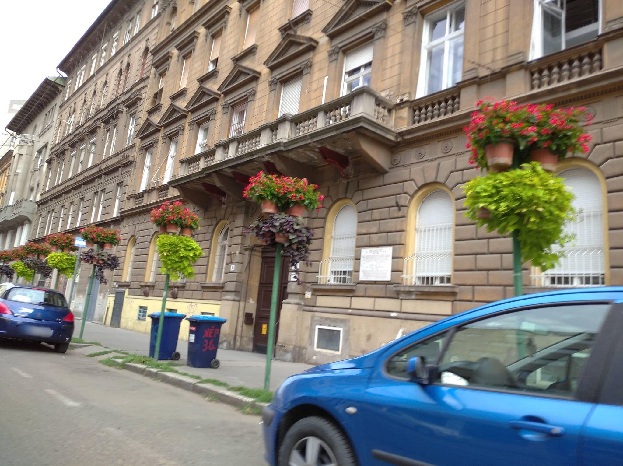 Street view near Impulso Fashion Hotel, Népszínháznegyed — © grozsa11 (CC BY-SA · Mapillary)