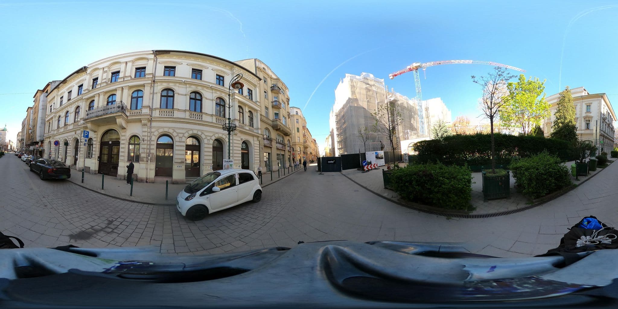 Street view near Super mega hotelik, Belső-Ferencváros — © grozsa11 (CC BY-SA · Mapillary)