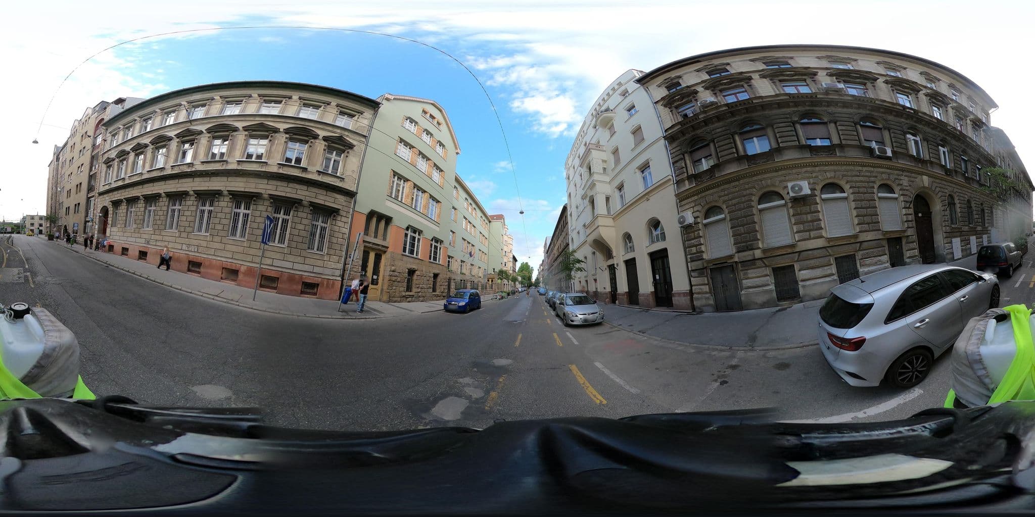Street view near Beige & Brown, Újlipótváros — © grozsa11 (CC BY-SA · Mapillary)