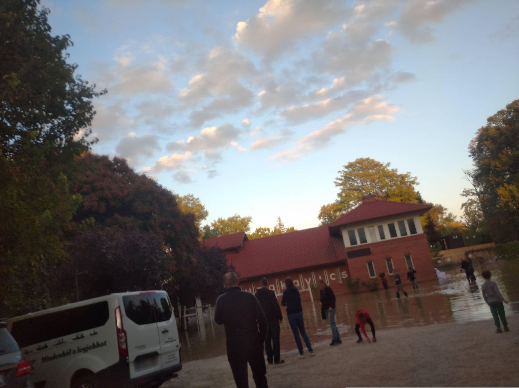 Street view near Best Western Lido Hotel & Wellness Center Budapest, Rómaifürdő — © grozsa11 (CC BY-SA · Mapillary)