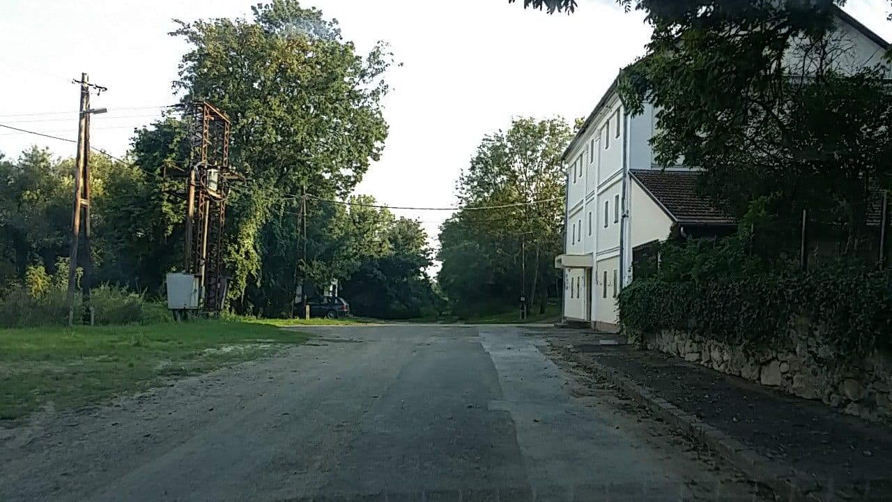 Street view near Teleki-Degenfeld Kastélyszálló, Szirák — © utvonalfelmeresek (CC BY-SA · Mapillary)